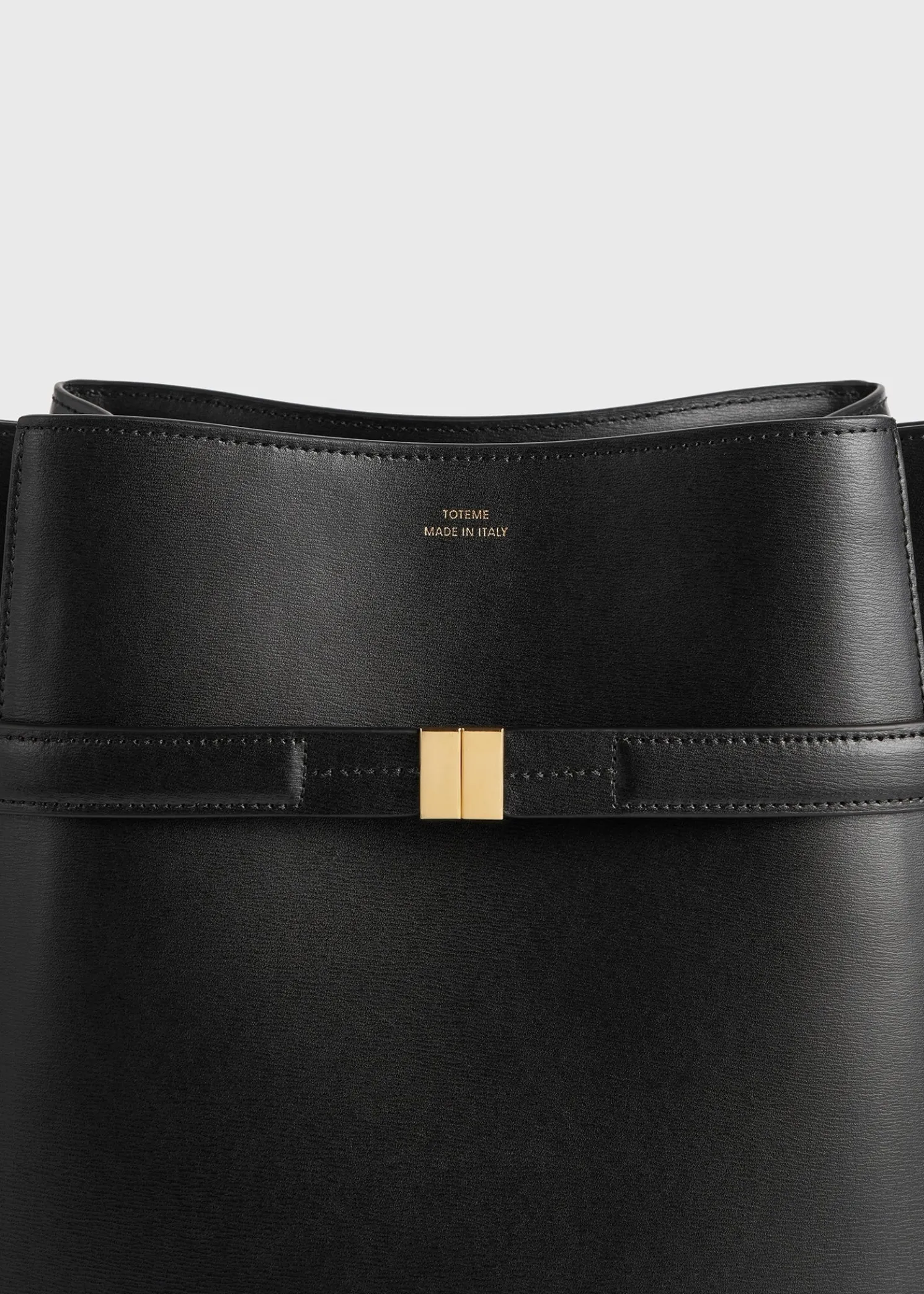 Belted leather bucket bag black