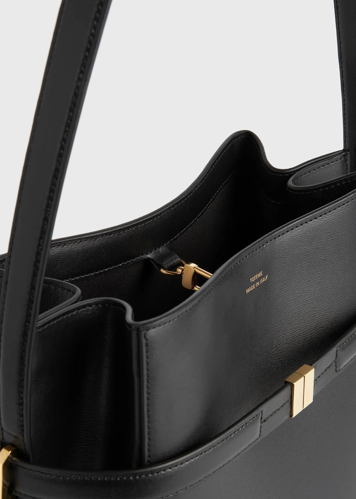 Belted leather bucket bag black