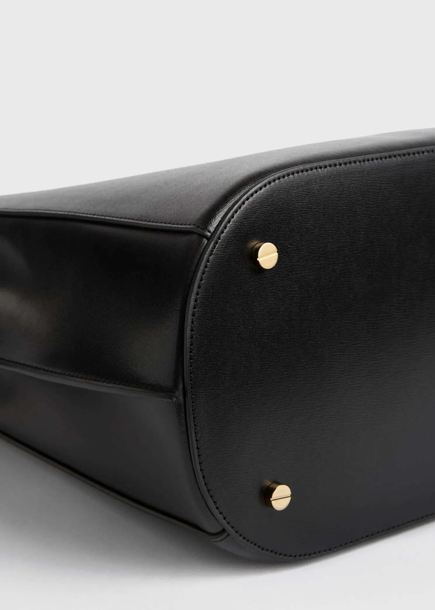 Belted leather bucket bag black