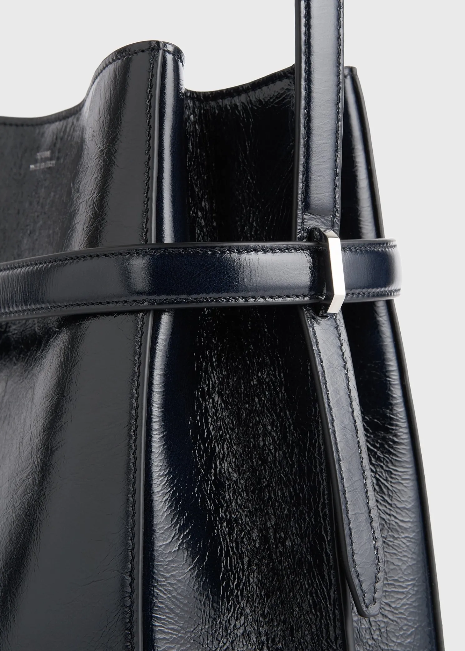 Belted Naplack bucket bag navy