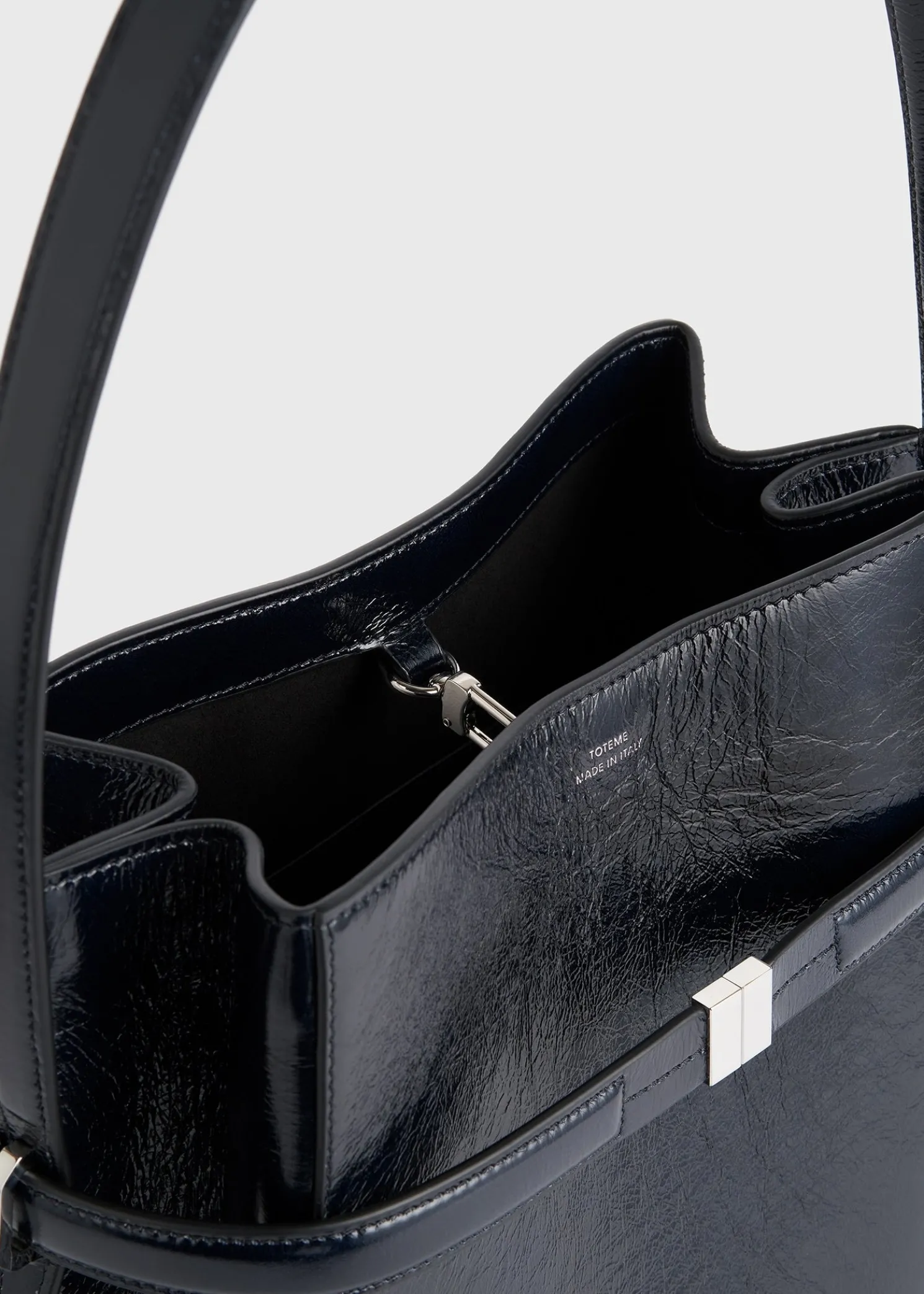 Belted Naplack bucket bag navy