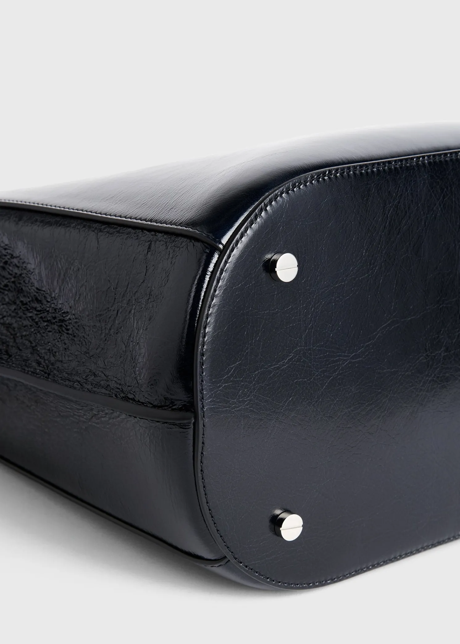 Belted Naplack bucket bag navy