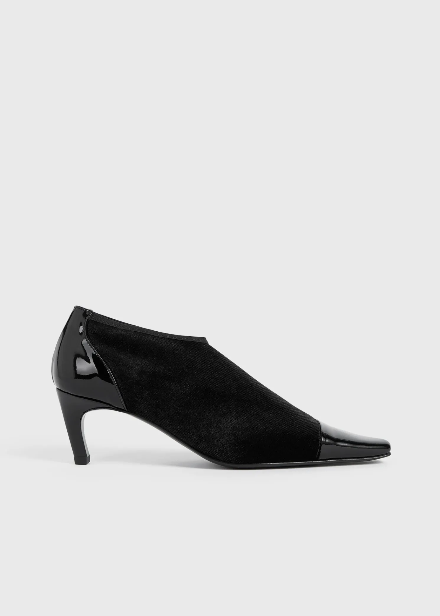 Bi-material pumps black