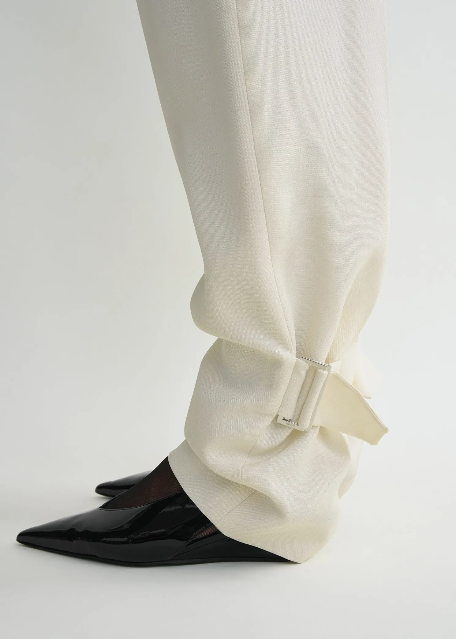 Buckled slouch trousers ecru