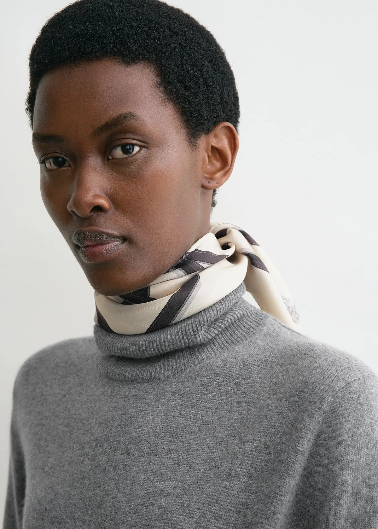 Clasp belt silk scarf snow