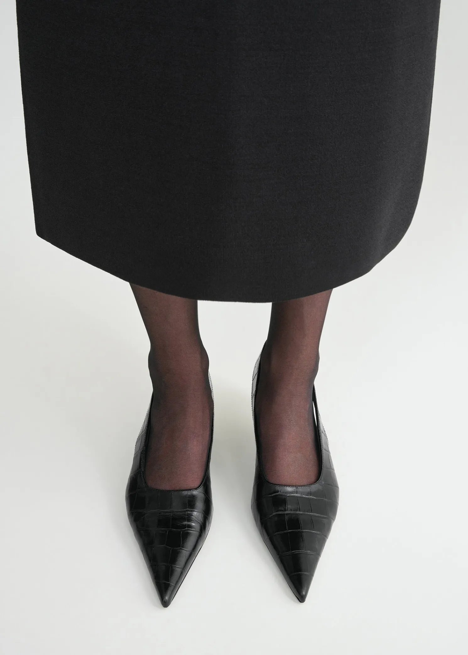 Classic croco-embossed slingbacks black