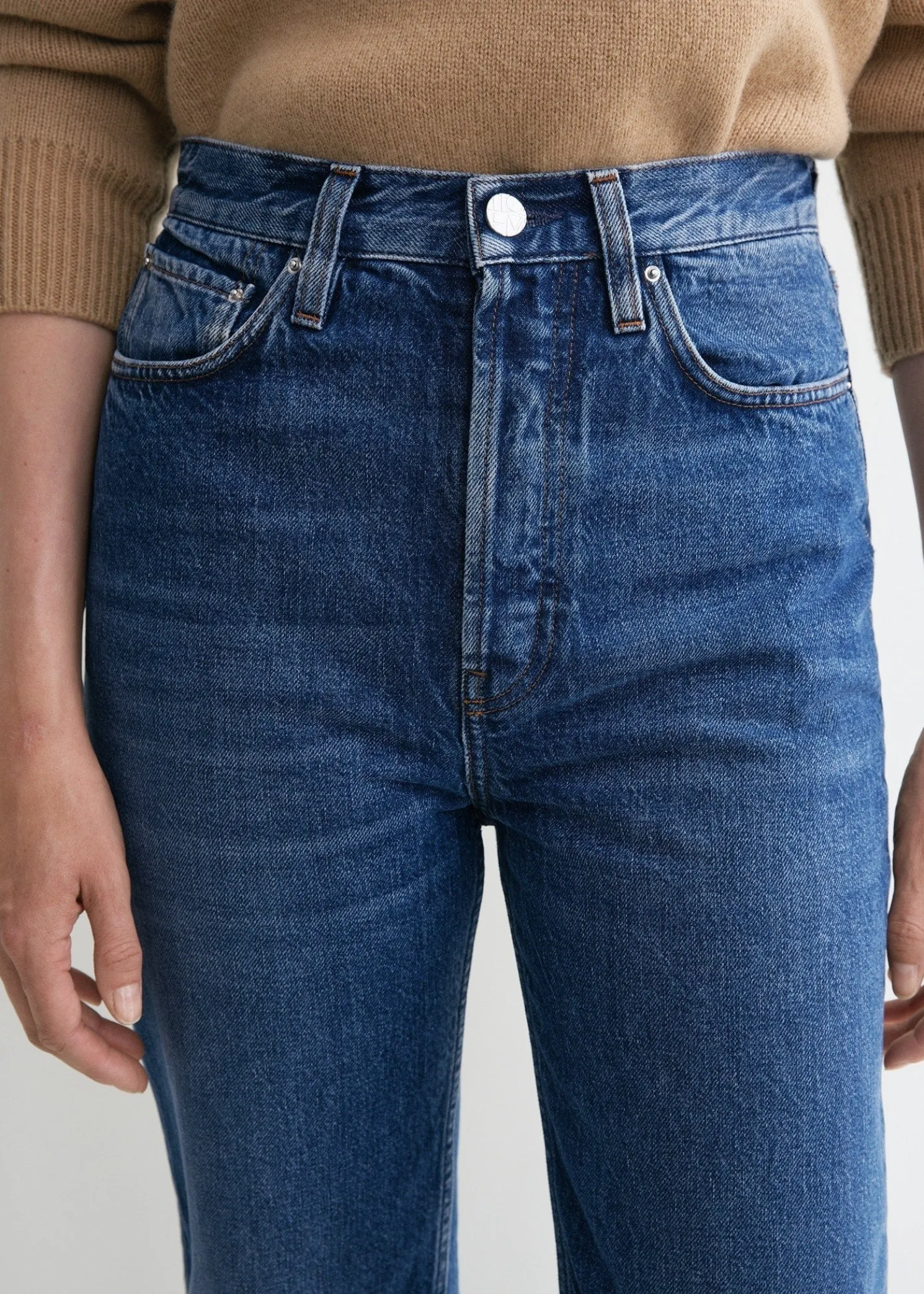 Classic cut denim mid blue