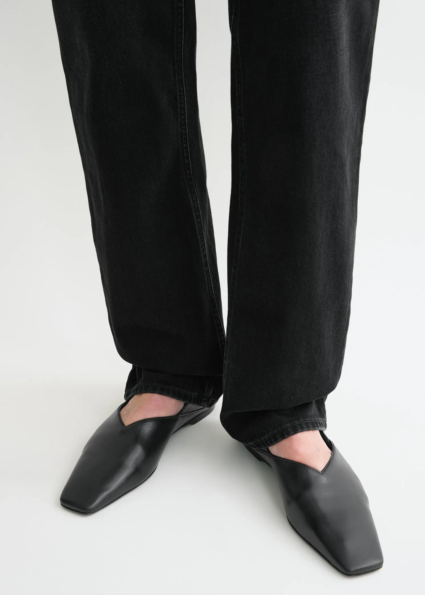 Classic cut denim full length faded black