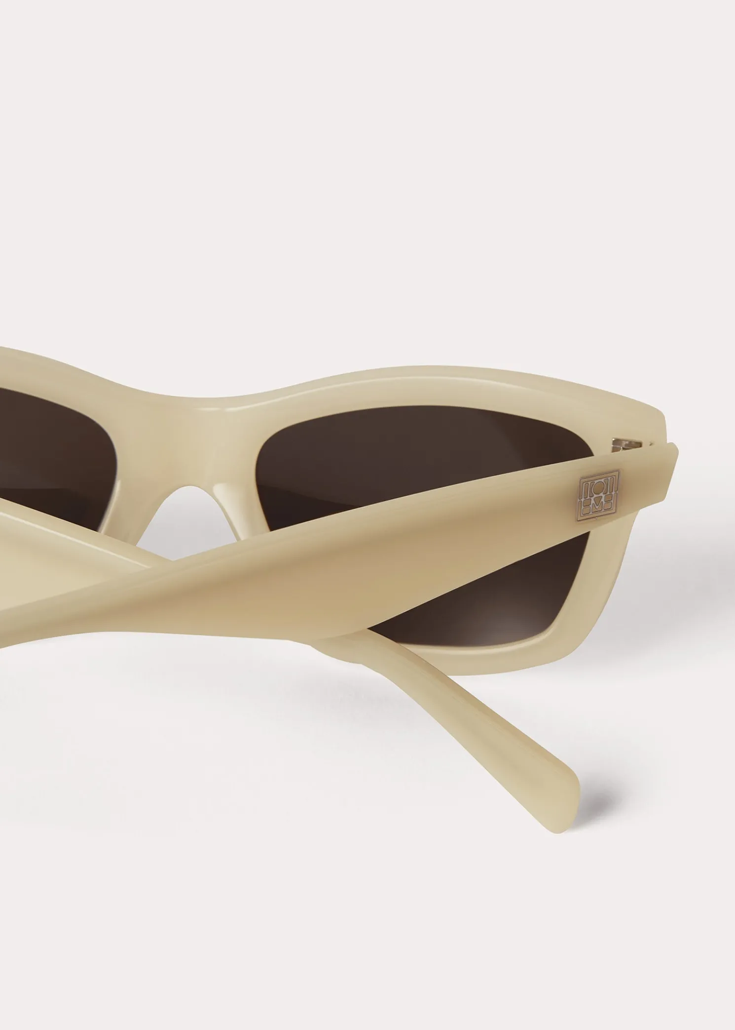 Classic sunglasses bone