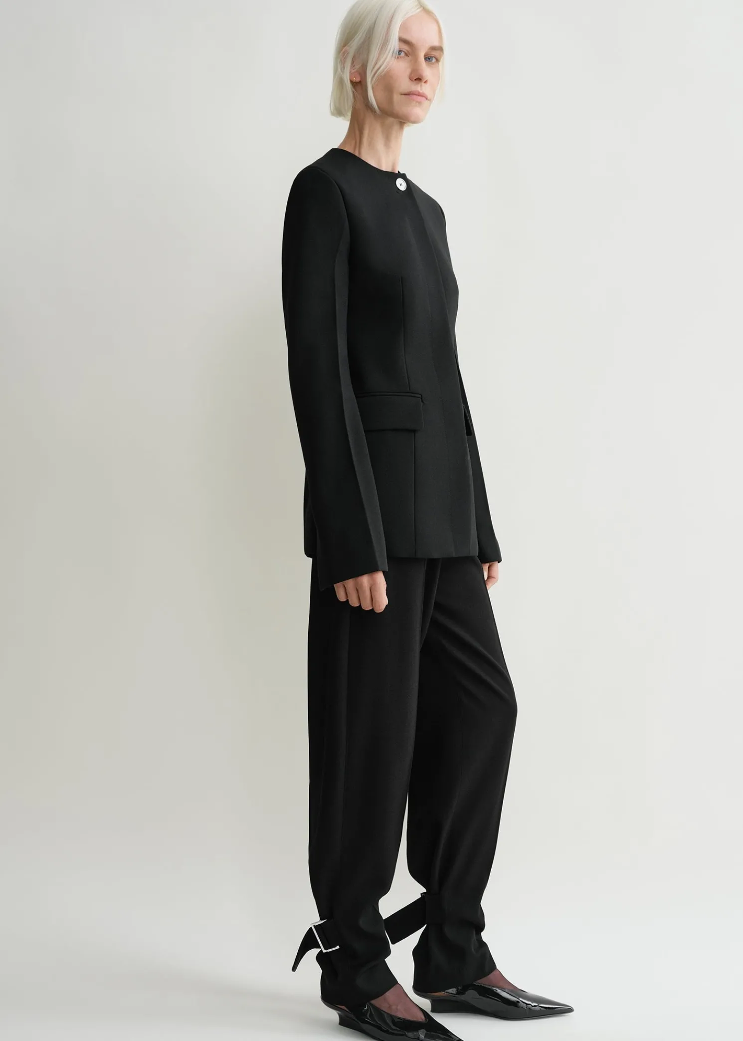 Collarless cinched jacket black