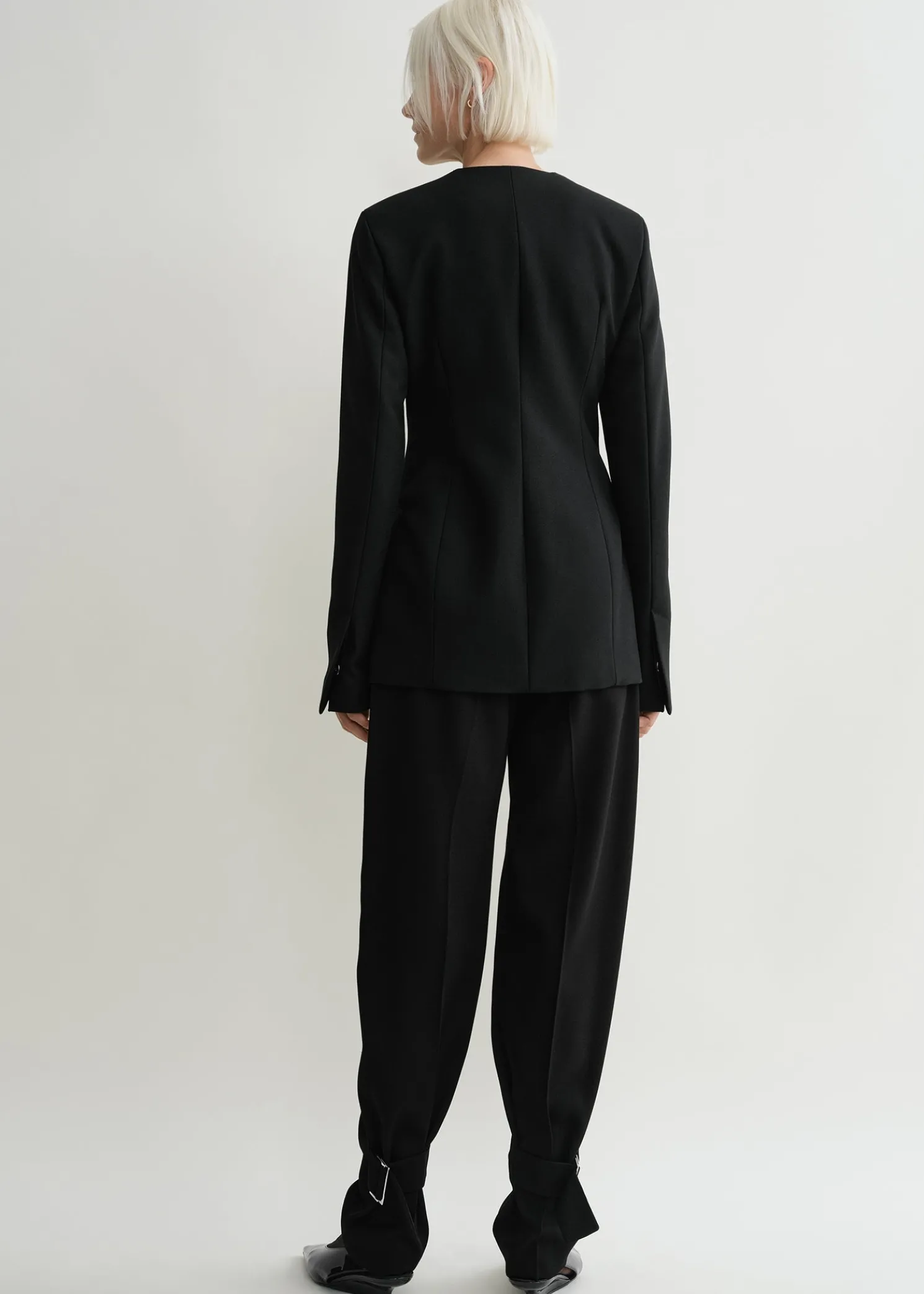 Collarless cinched jacket black