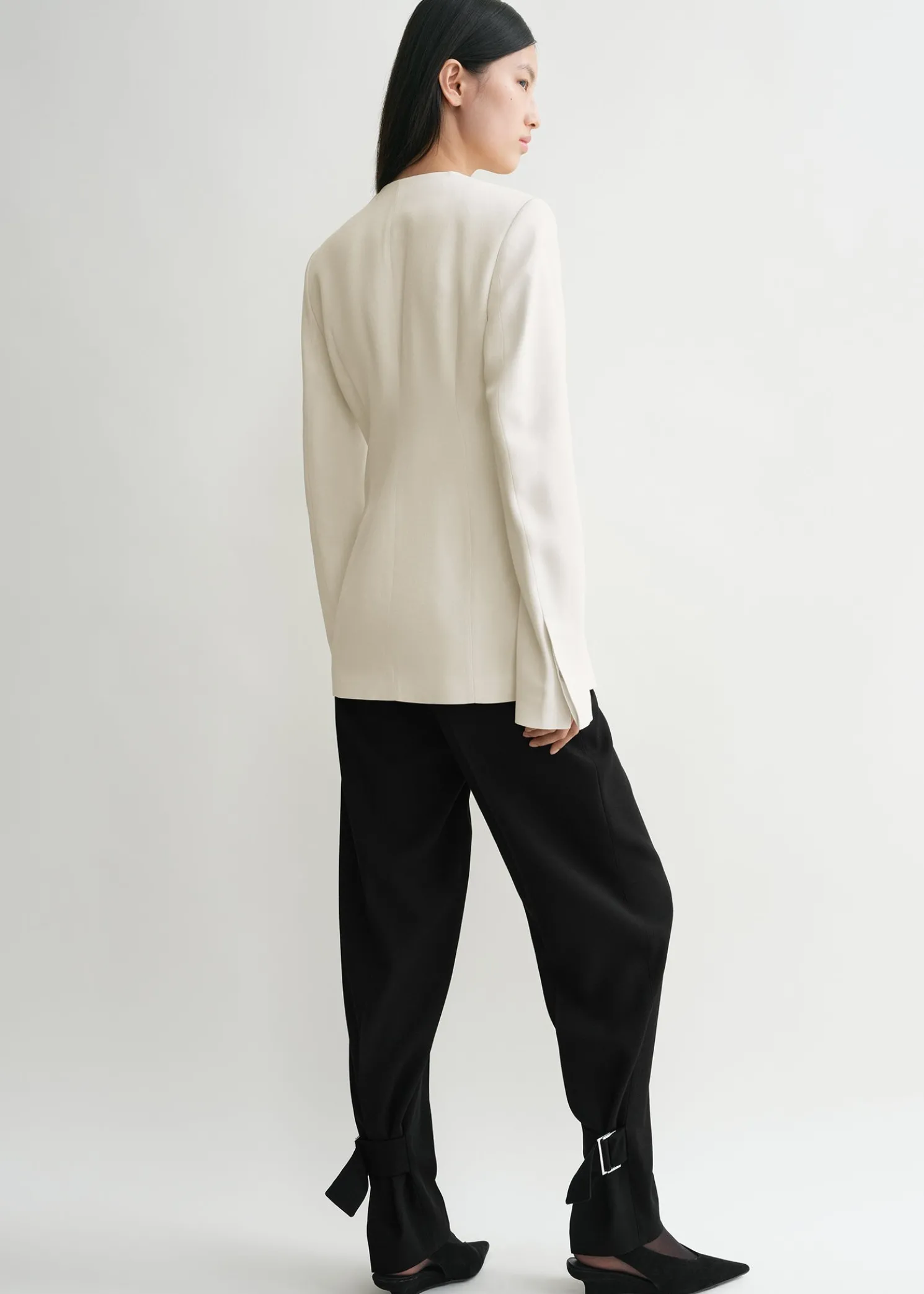 Collarless cinched jacket ecru