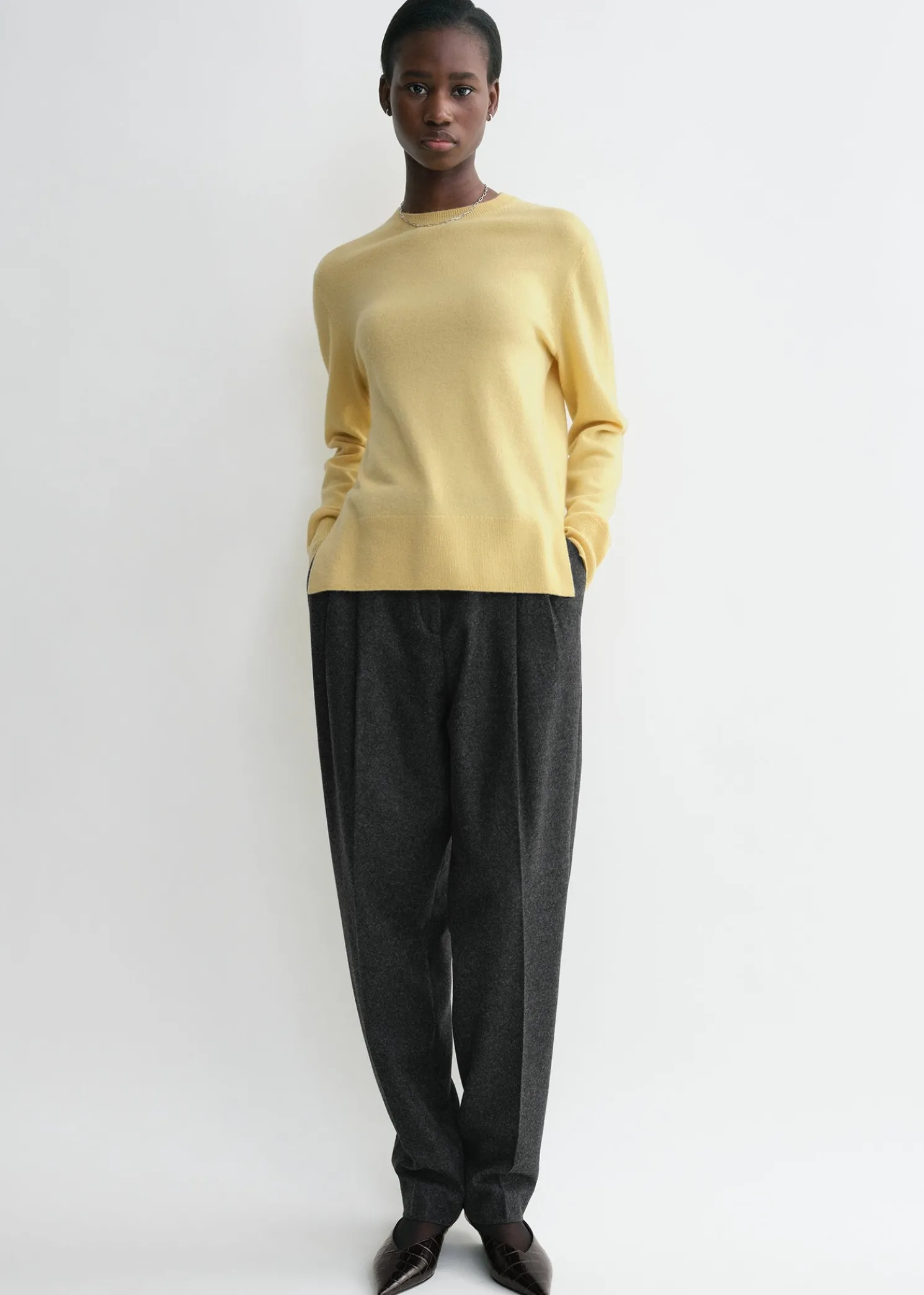Crew-neck cashmere knit soft yellow