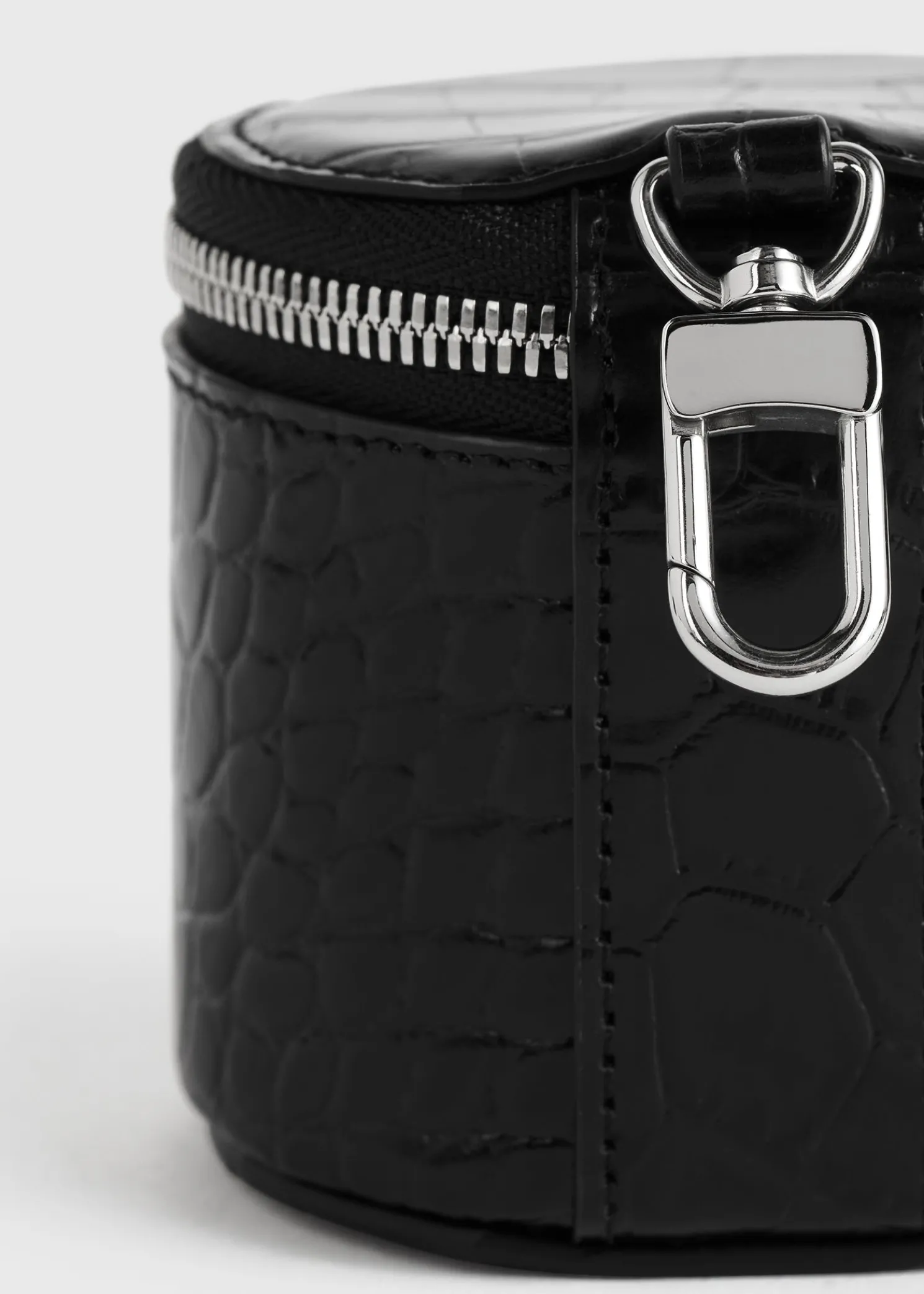 Croco-embossed jewelry box black