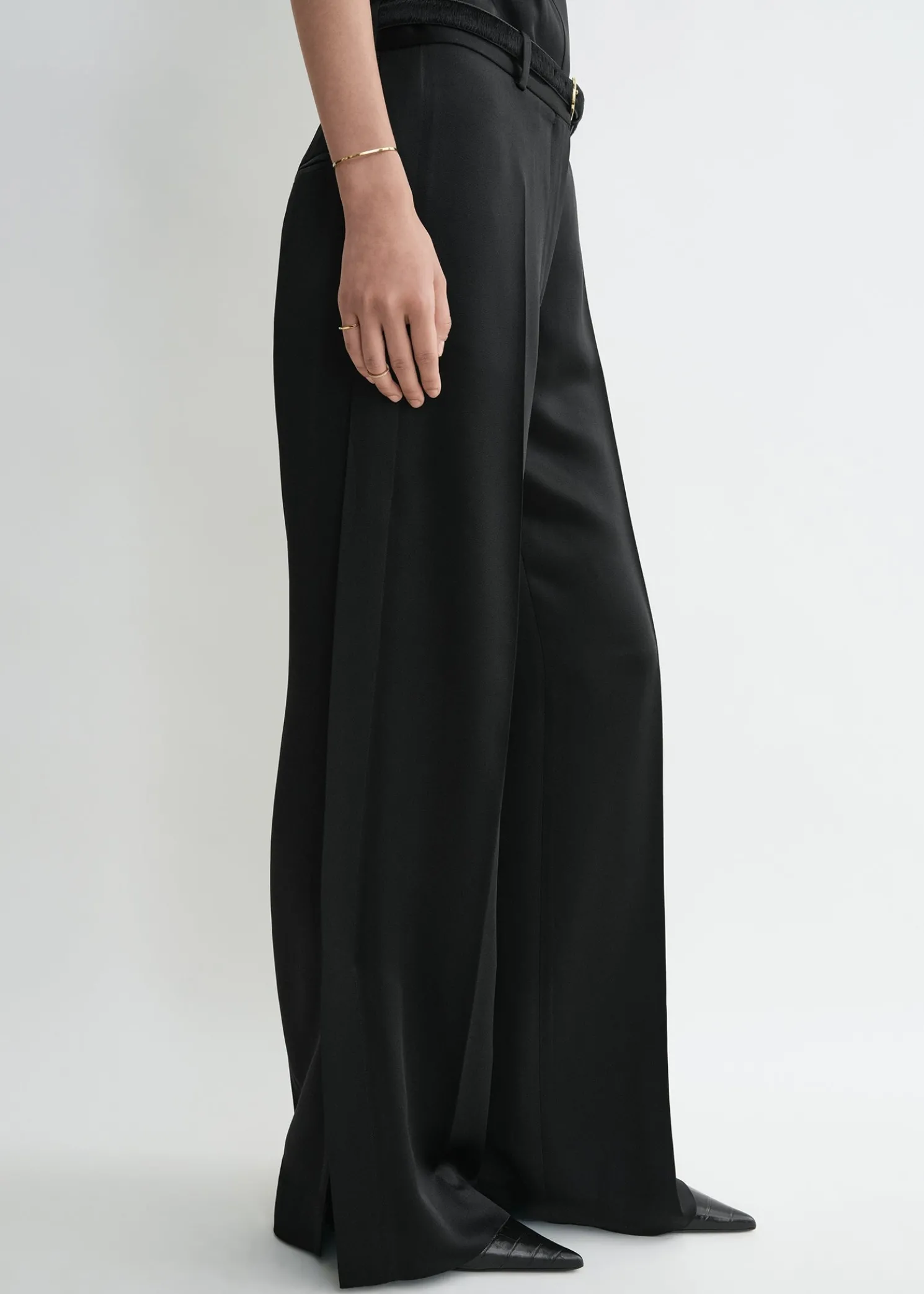Cuff-slit trousers black