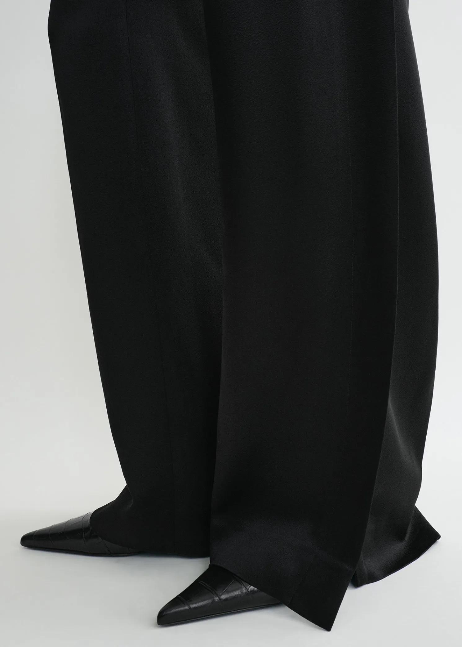 Cuff-slit trousers black