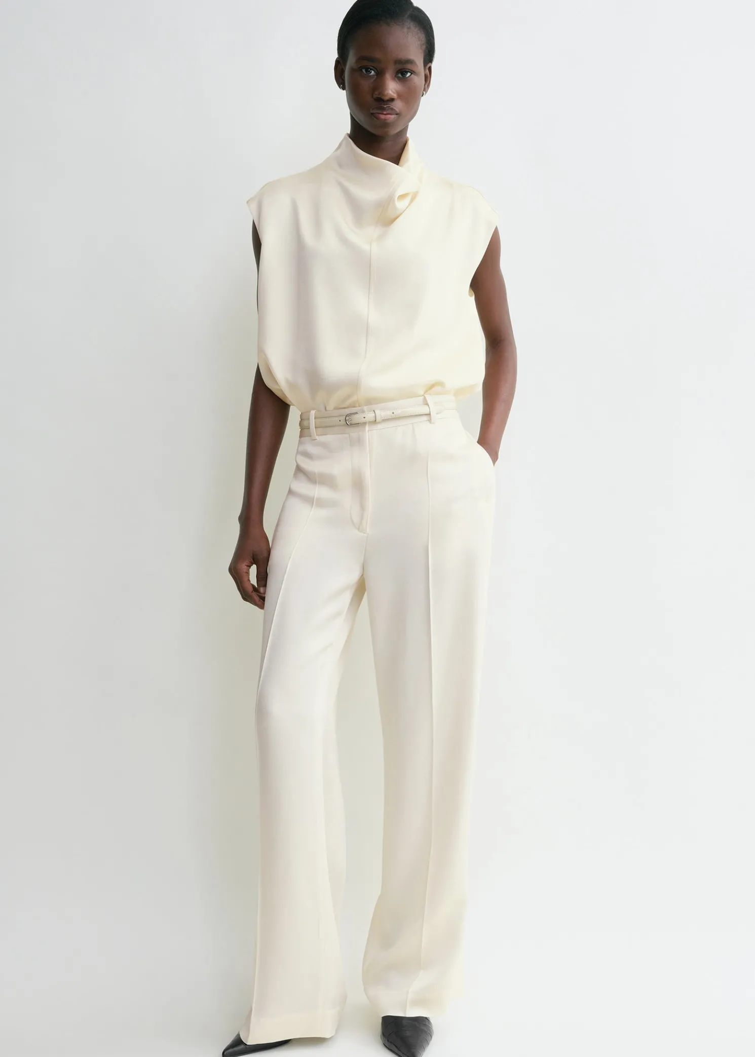 Cuff-slit trousers macadamia