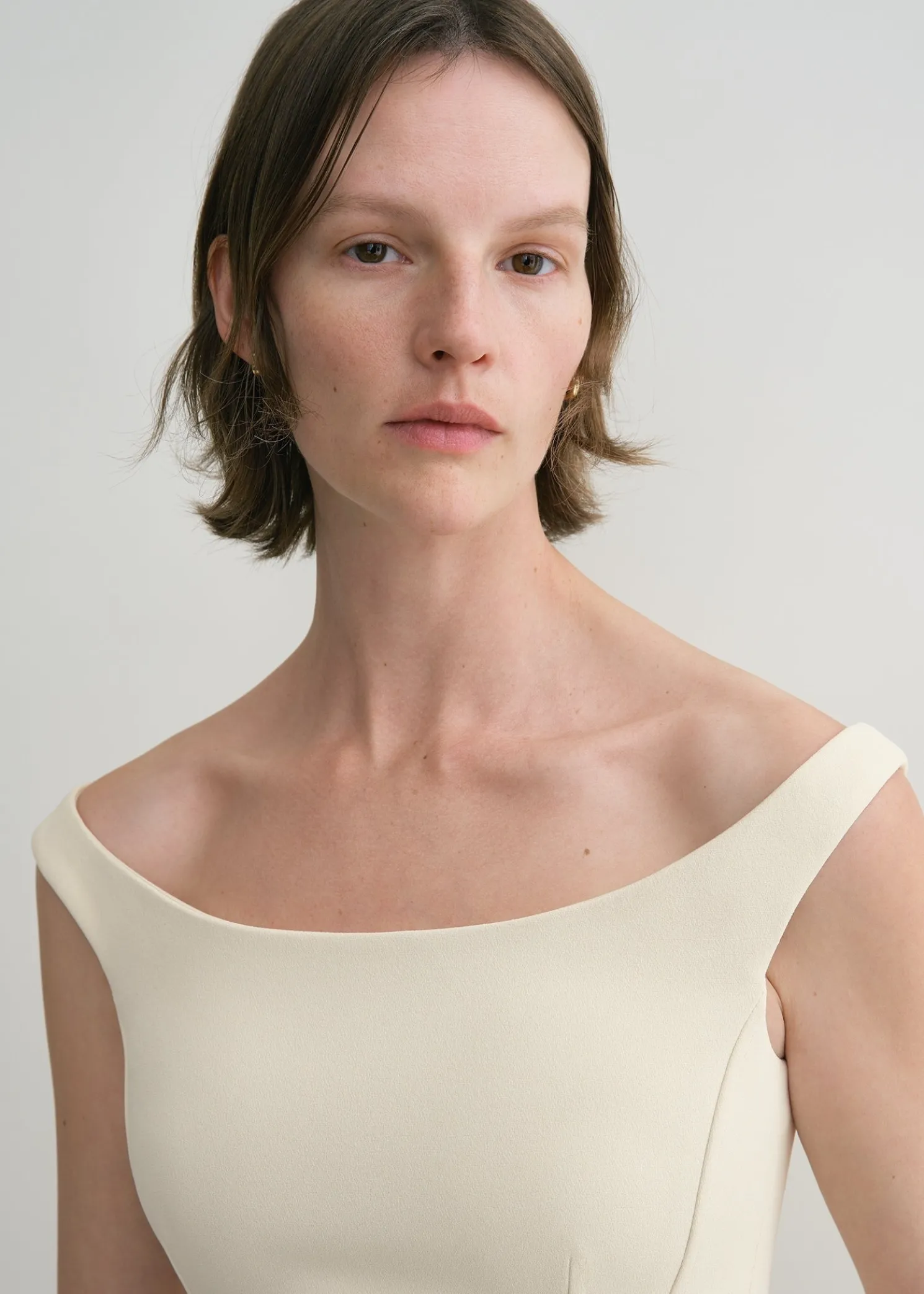 Curved off-shoulder top eggnog