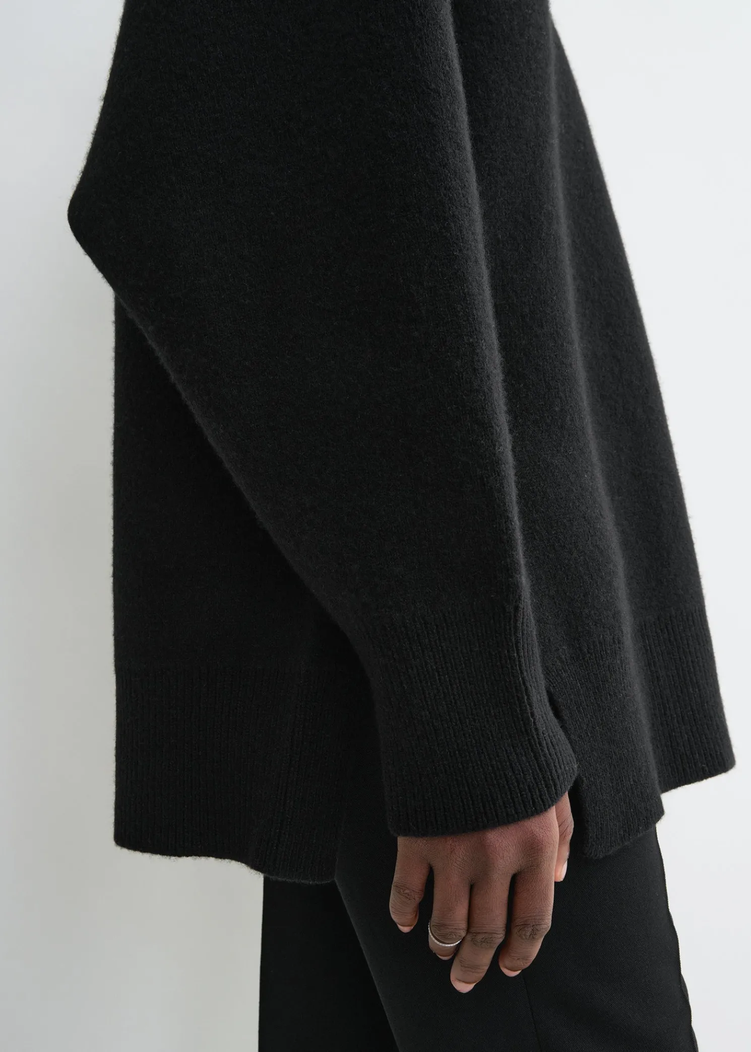 Double-knit pullover black