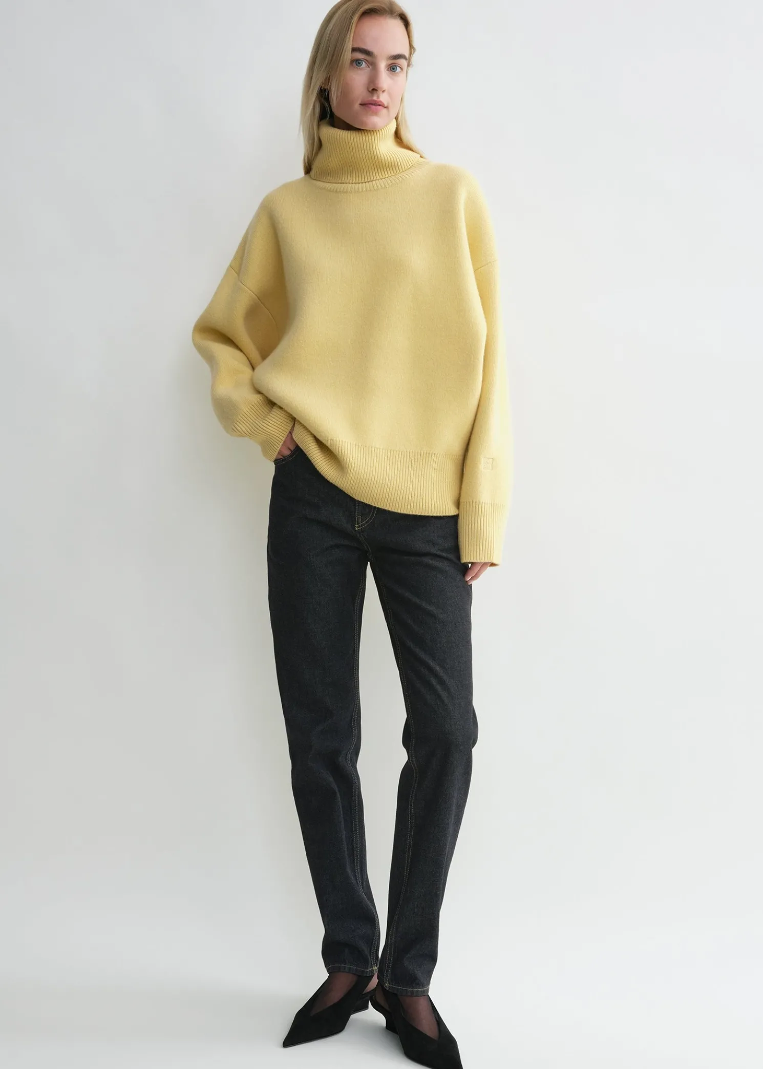 Double-knit turtleneck soft yellow