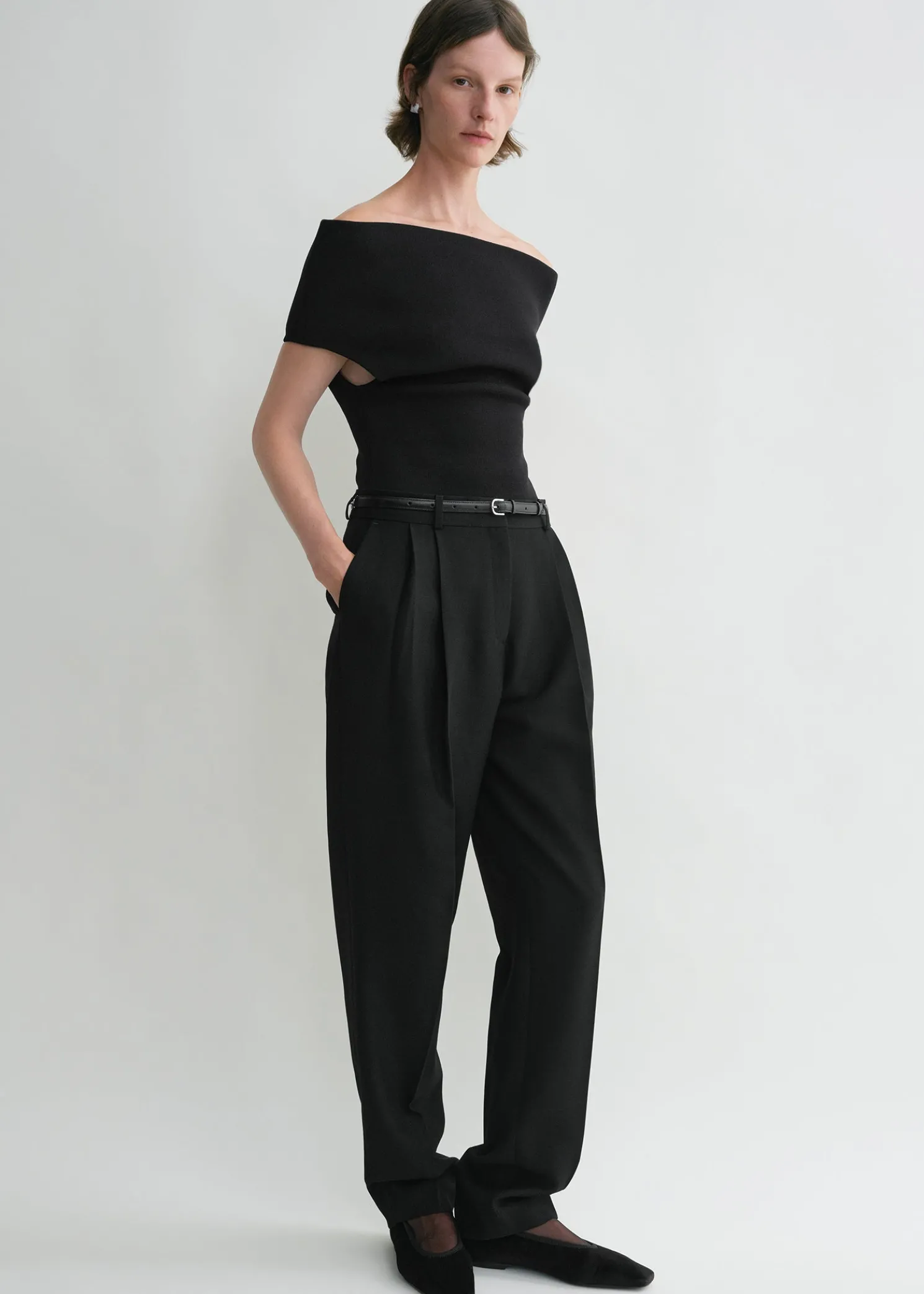Double-pleated tailored trousers black