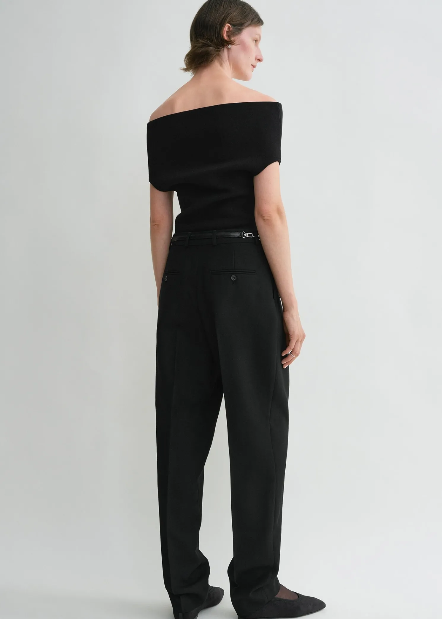 Double-pleated tailored trousers black