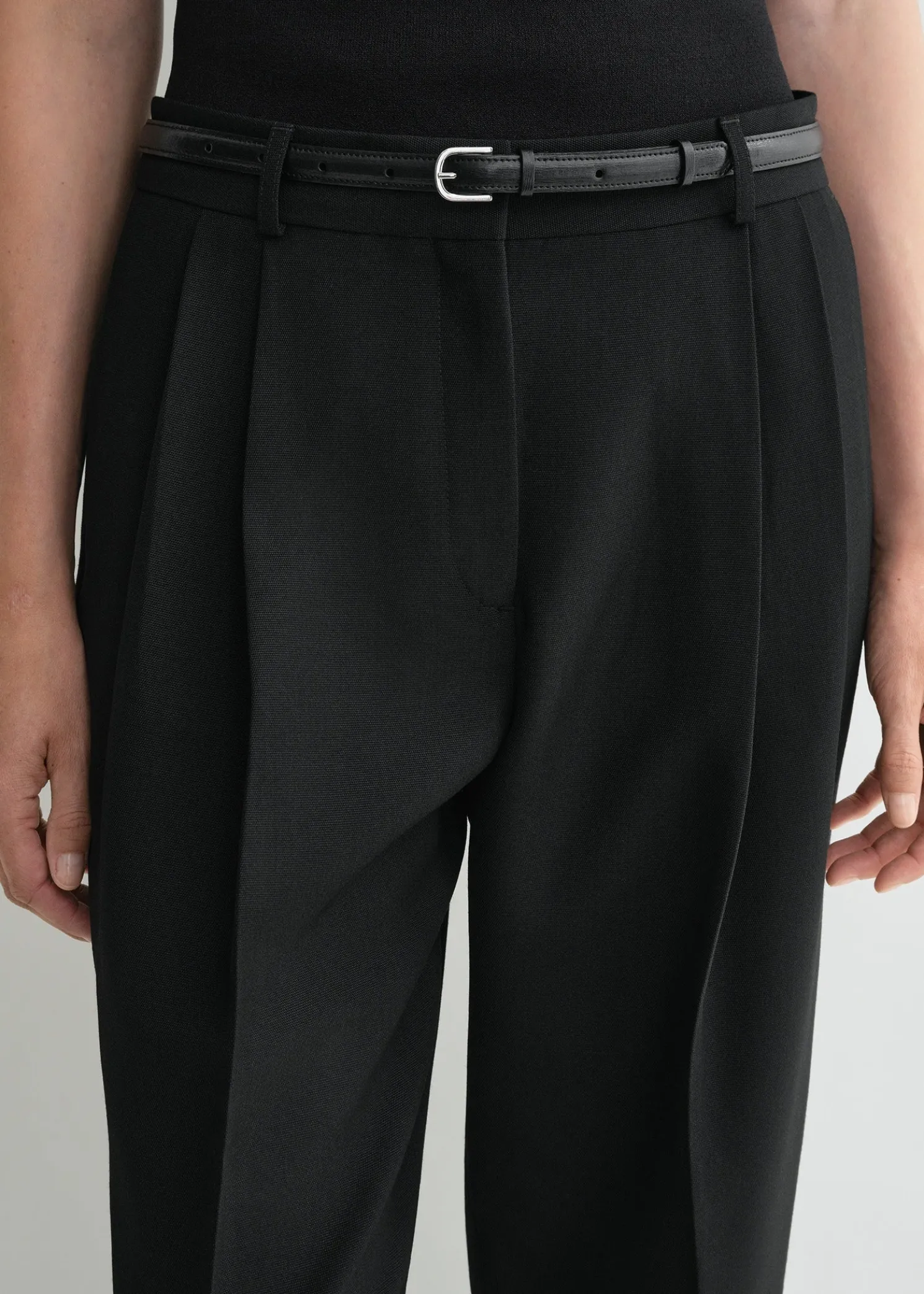 Double-pleated tailored trousers black