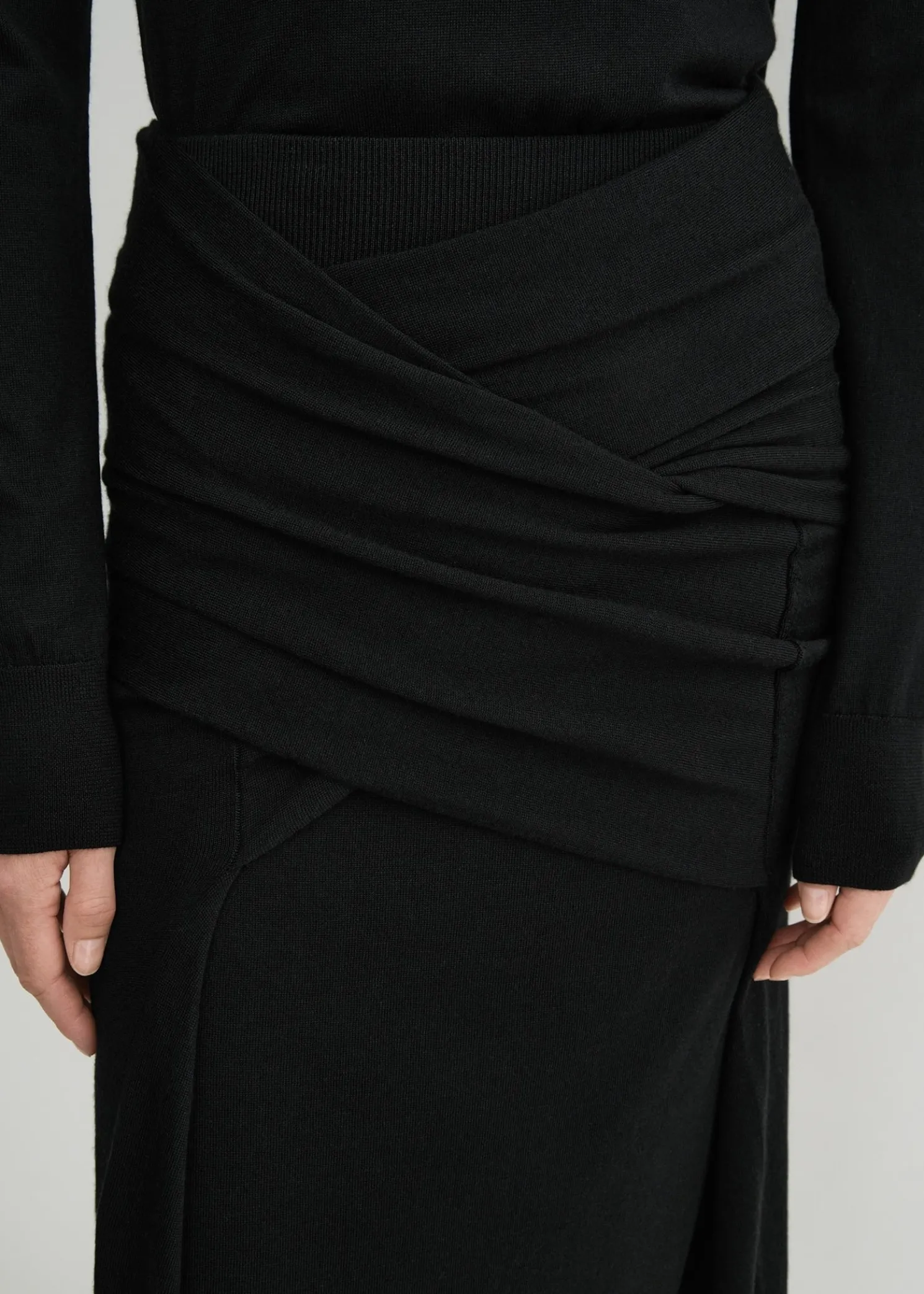 Draped fine knit skirt black