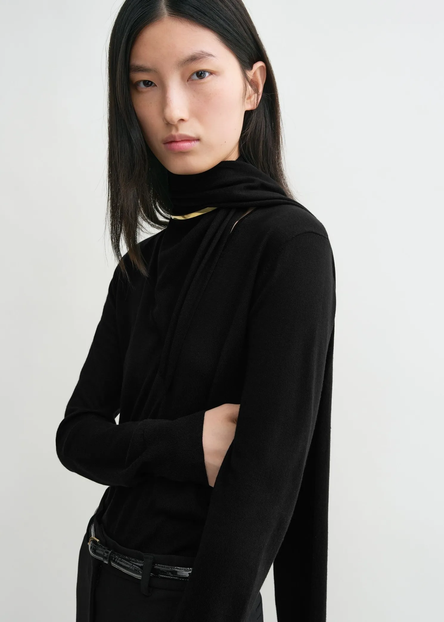 Draped-scarf fine knit black