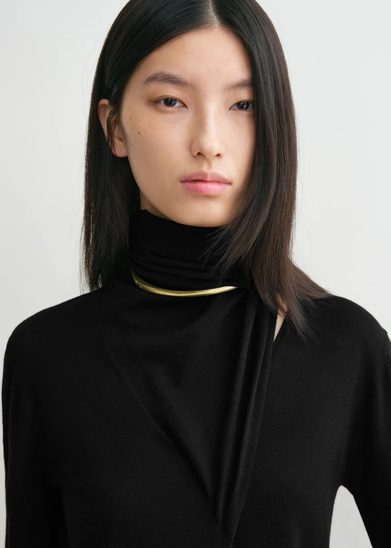 Draped-scarf fine knit black