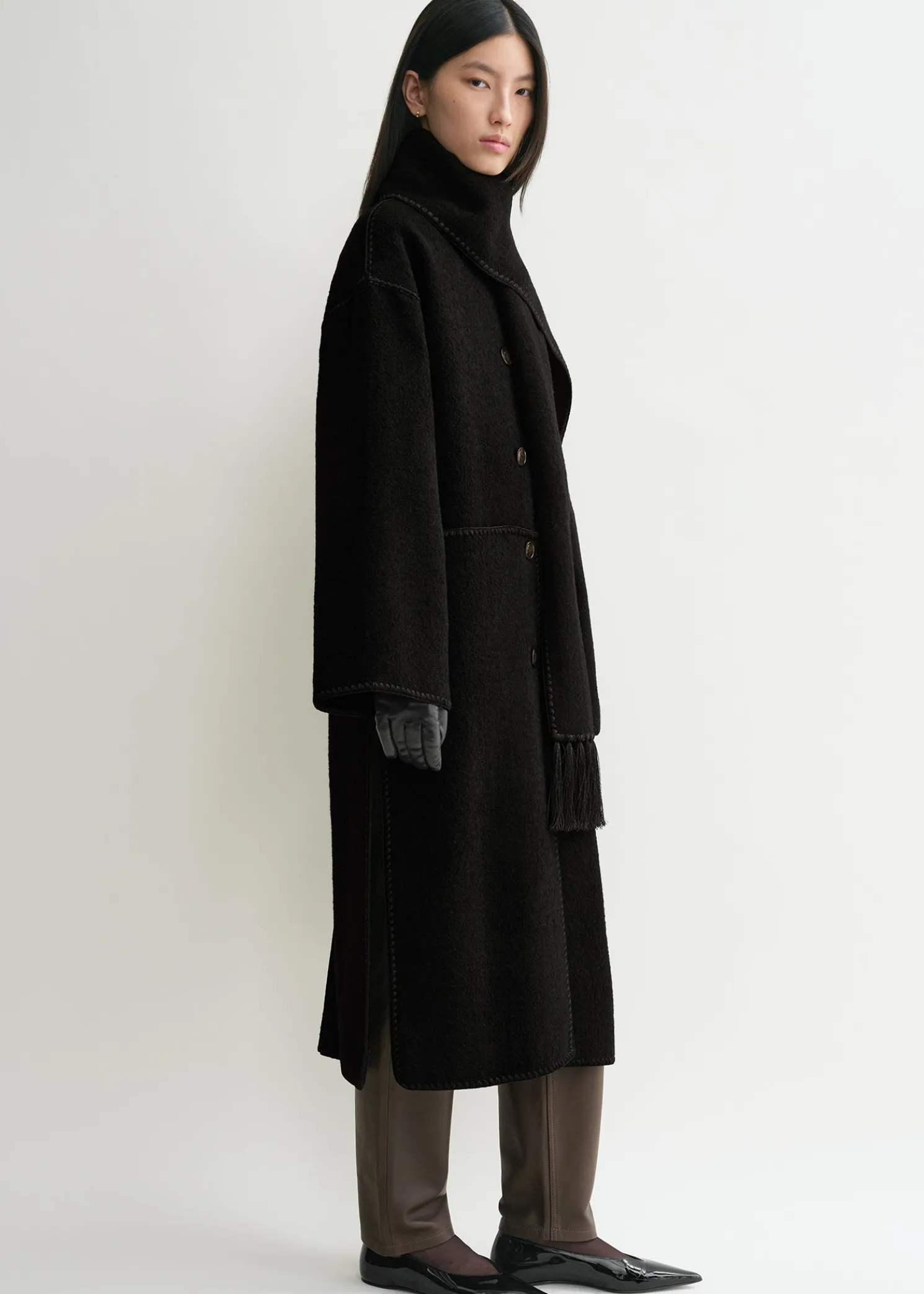 Embroidered scarf coat black