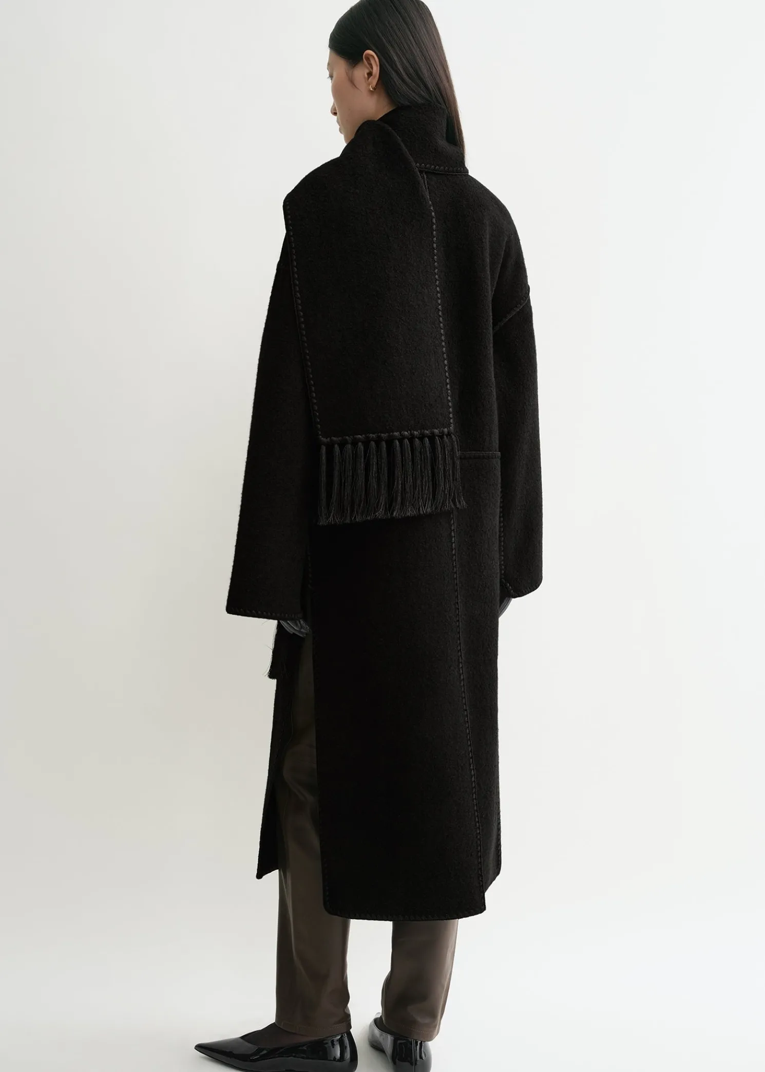 Embroidered scarf coat black
