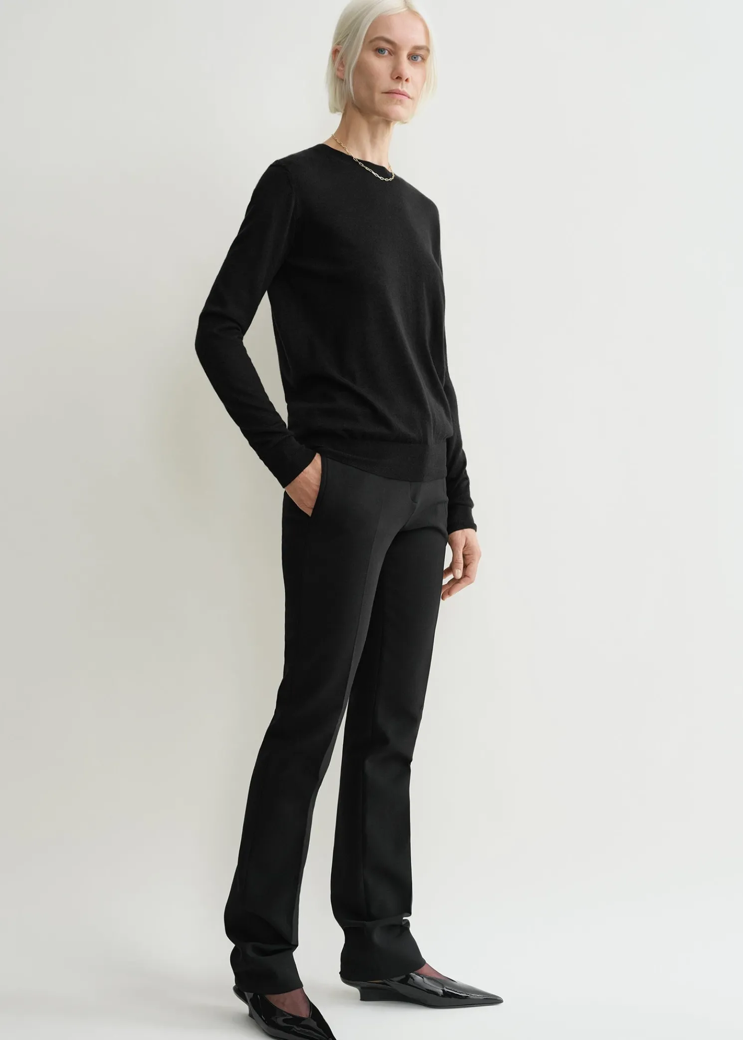 Fine crew-neck knit black