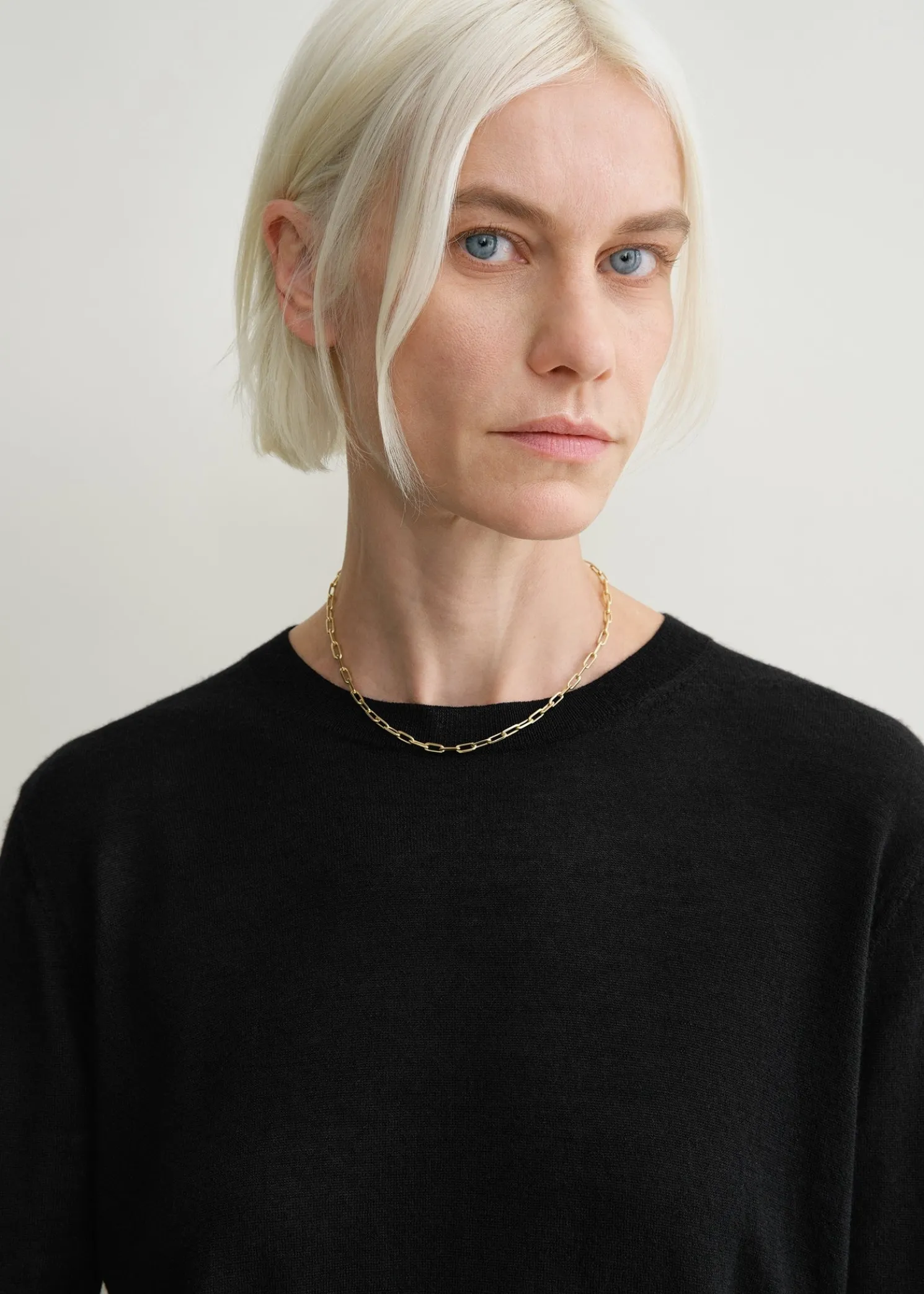 Fine crew-neck knit black