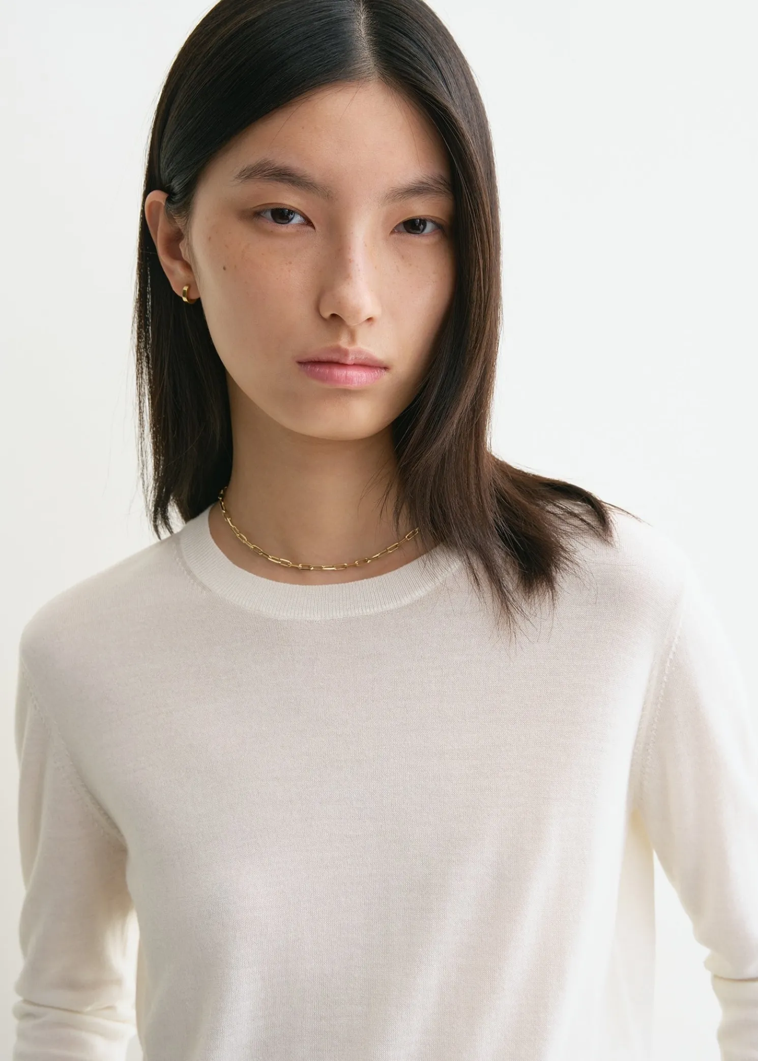 Fine crew-neck knit off-white