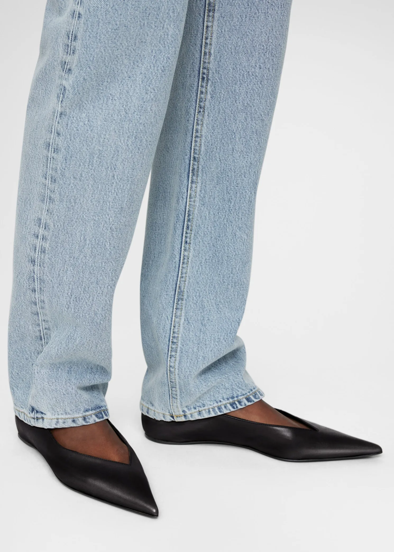 Leather asymmetric ballerinas black