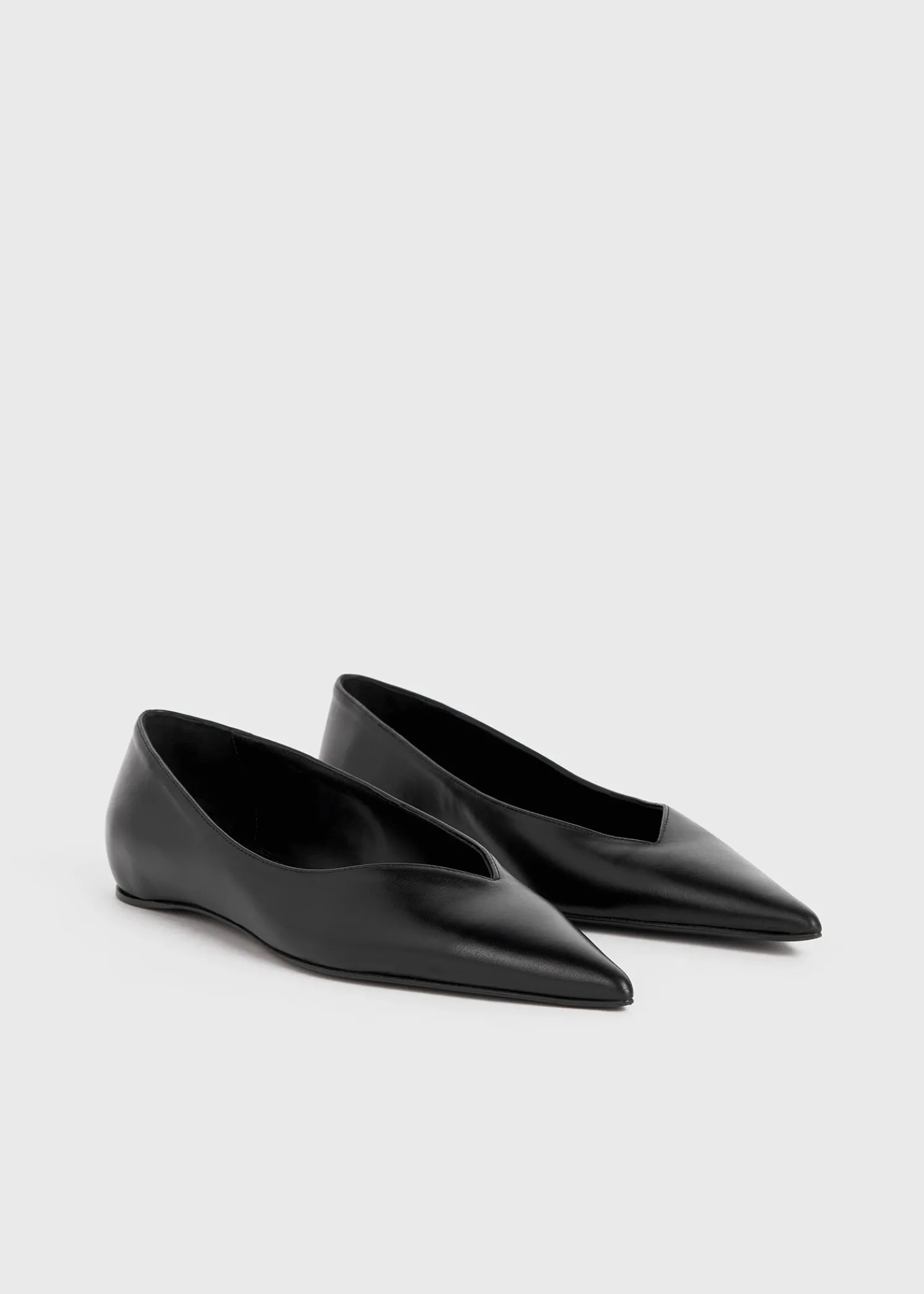 Leather asymmetric ballerinas black