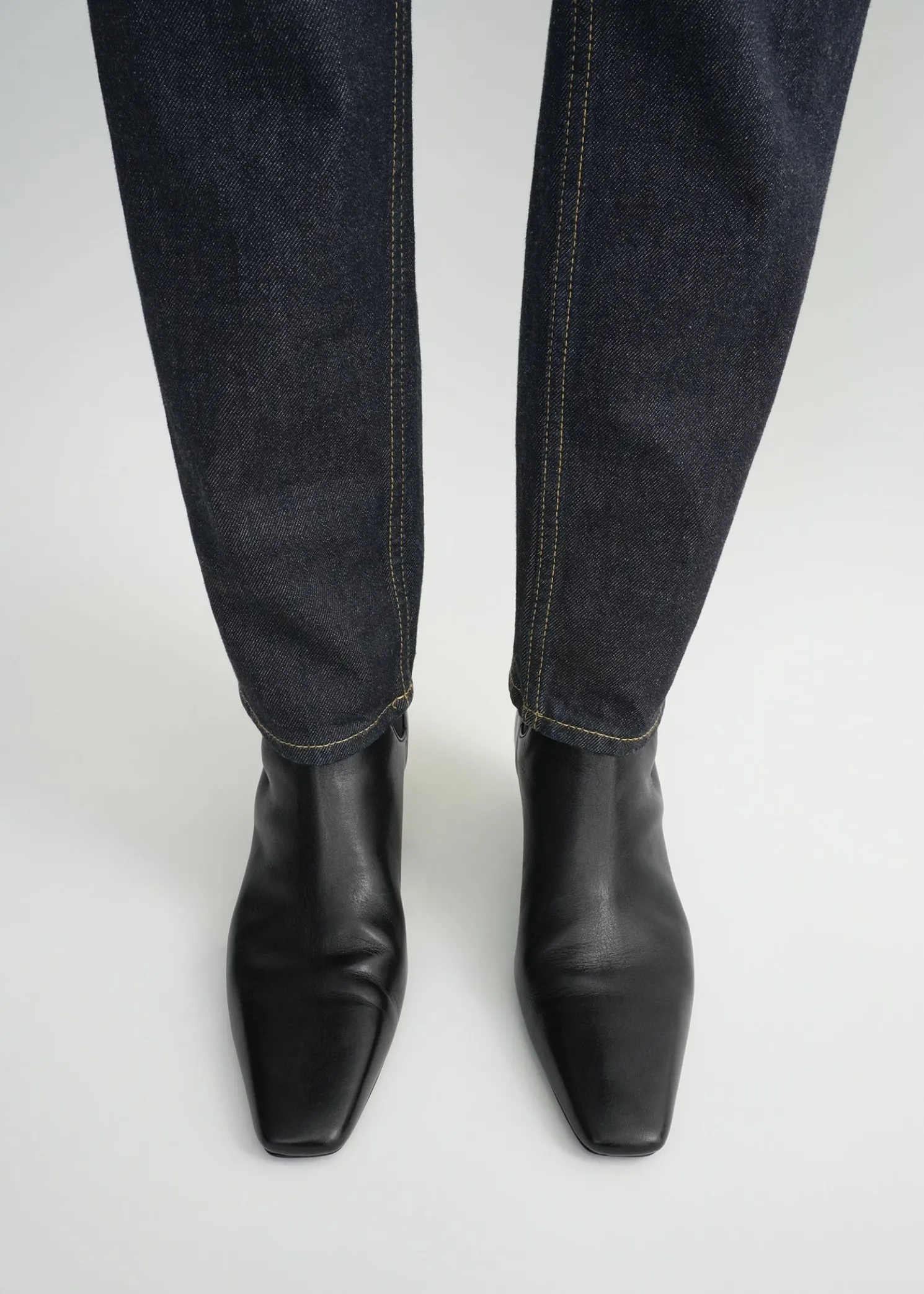 Leather mid-heel boots black