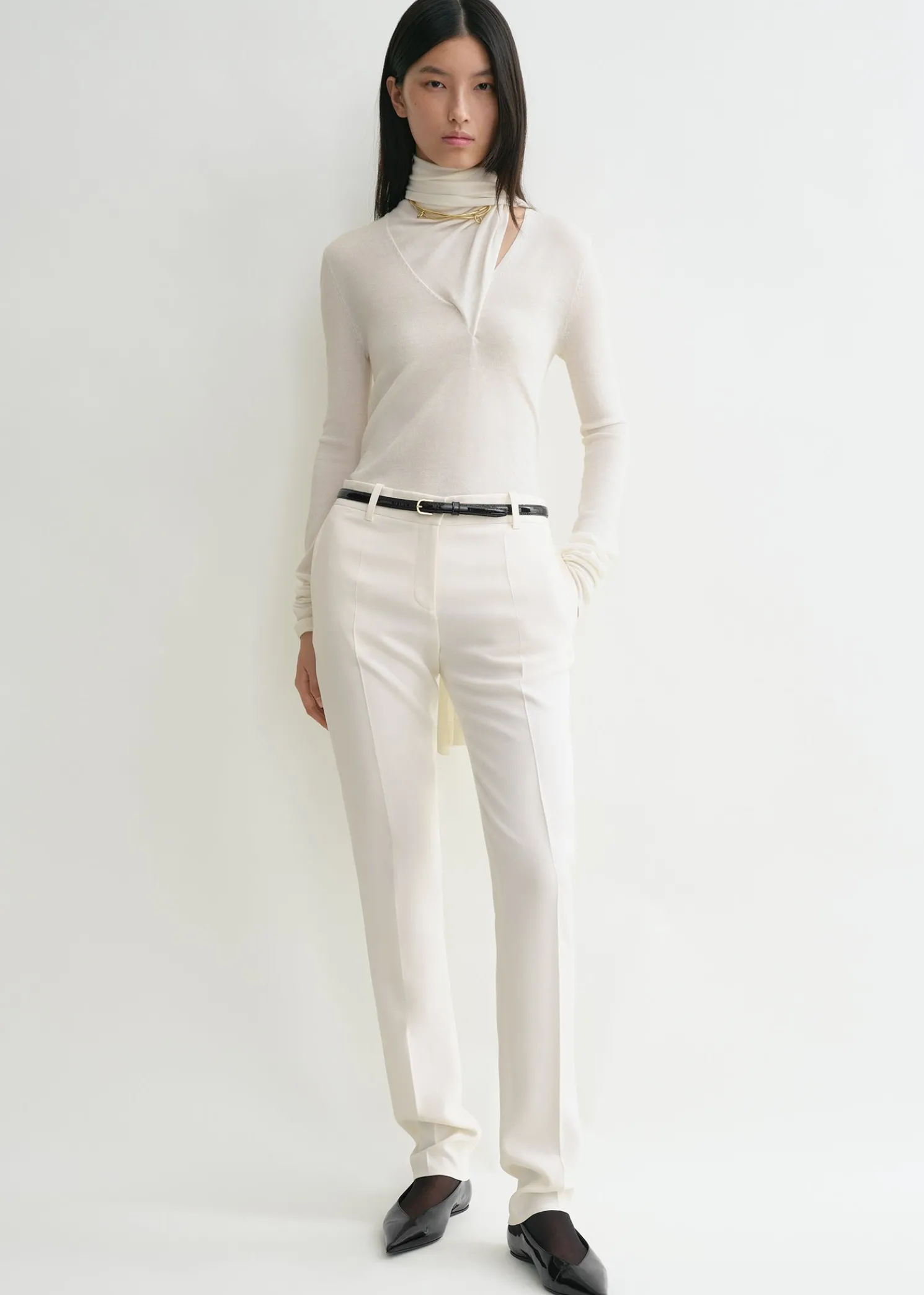 Low-waist slim trousers ecru