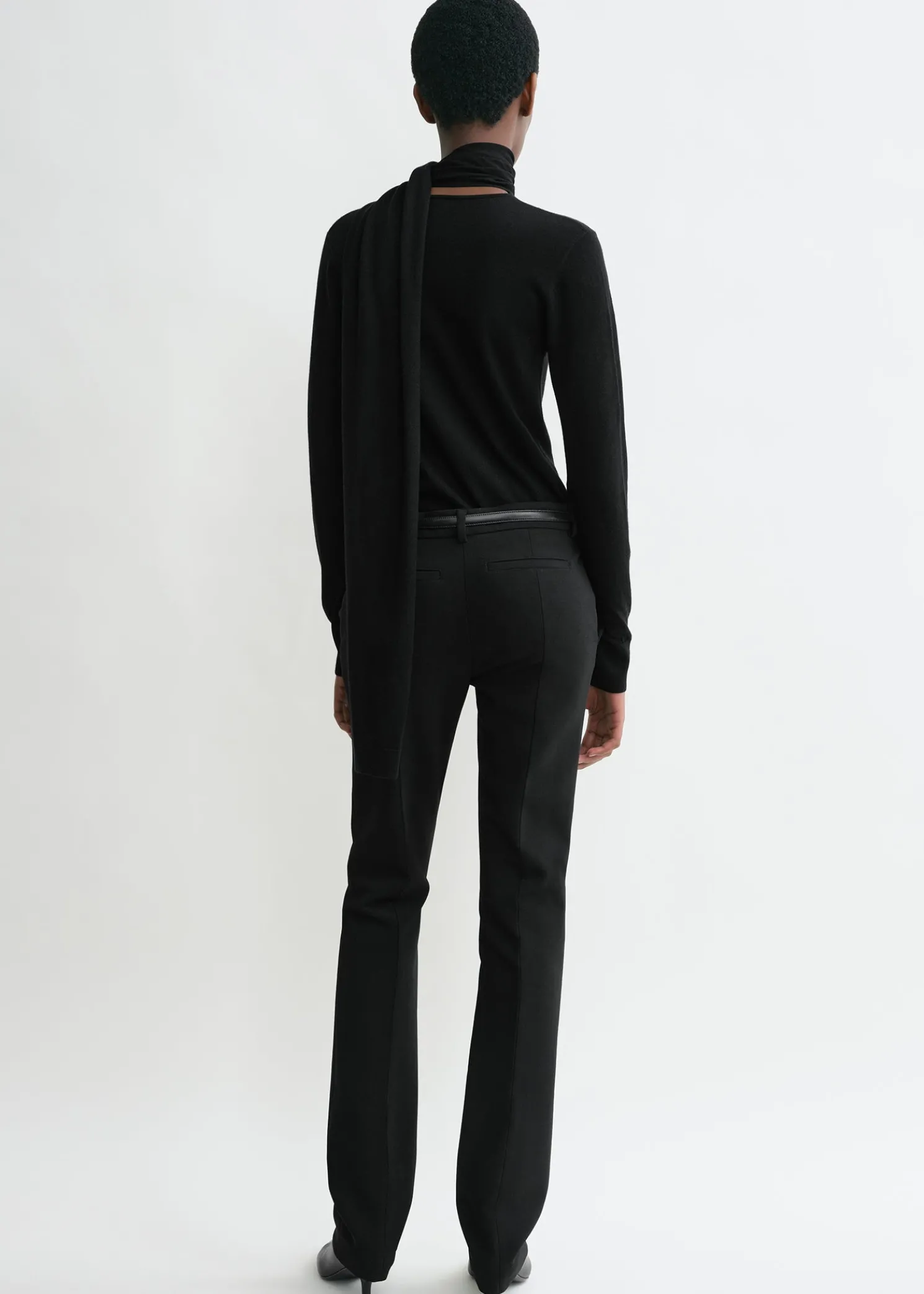 Low-waist slim trousers black