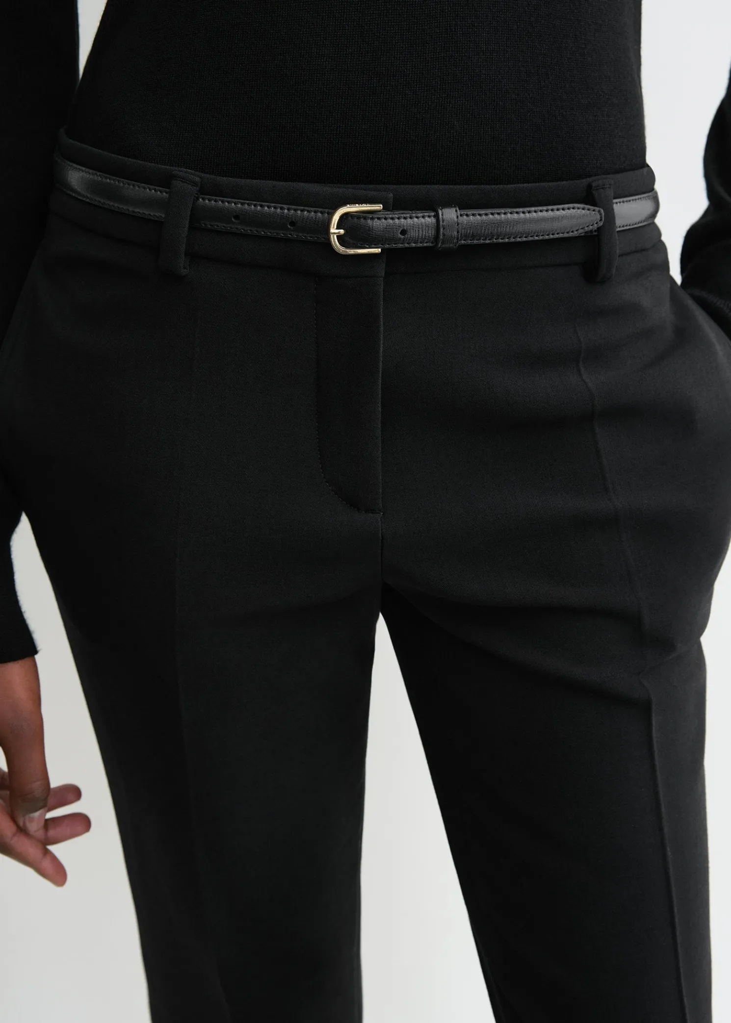 Low-waist slim trousers black