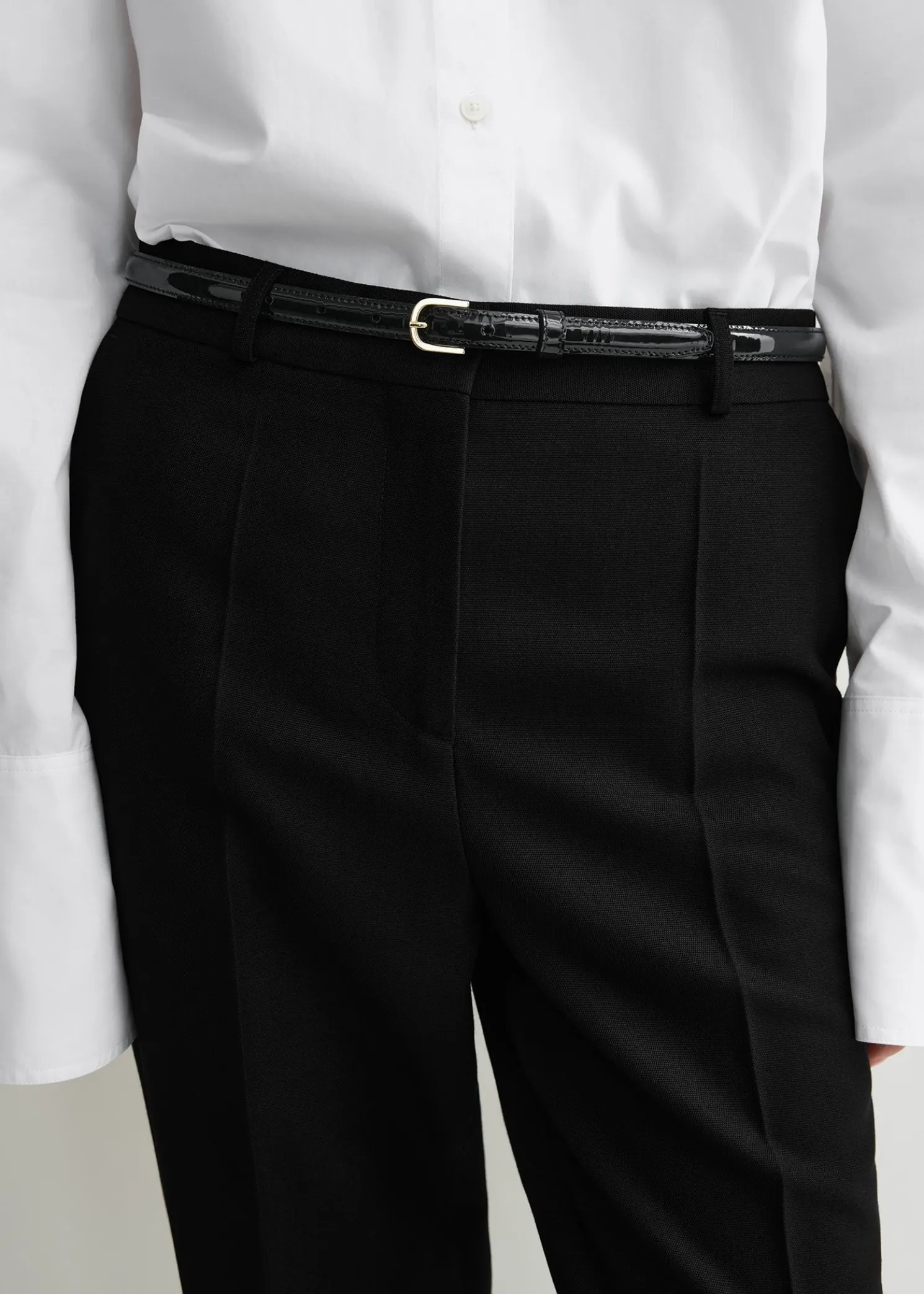 Low-waist tailored trousers black