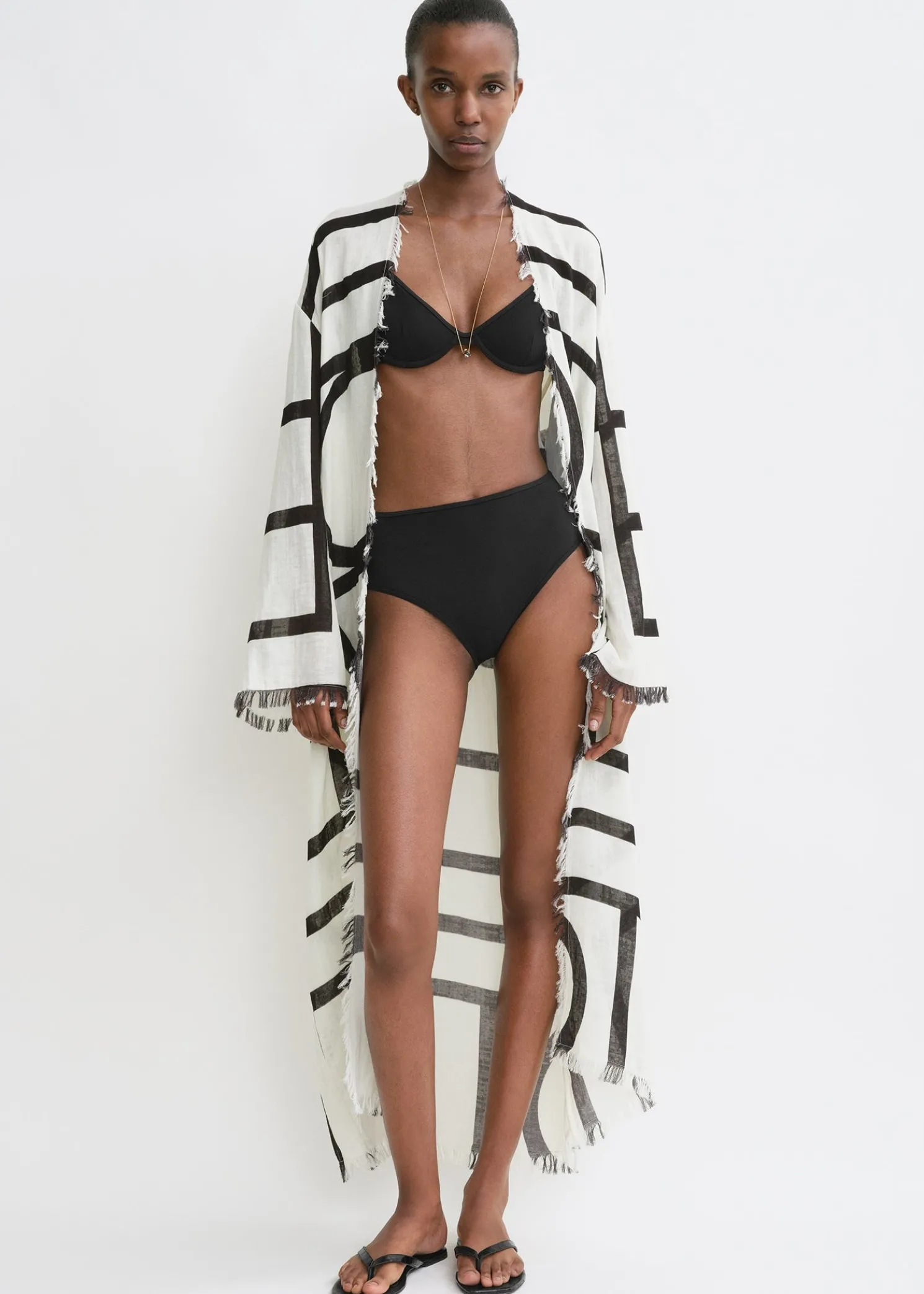 Mid-rise bikini bottoms black