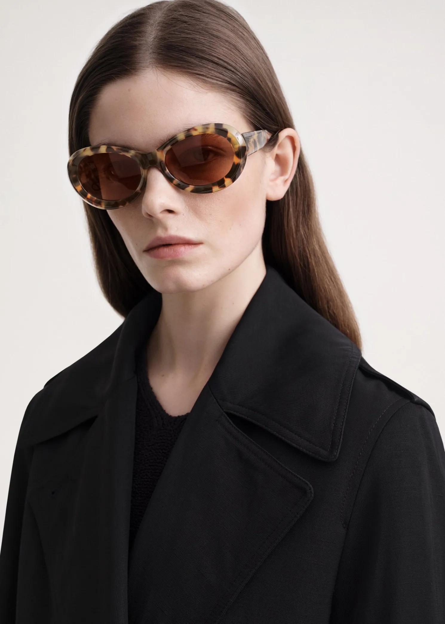 Oval sunglasses tortoise