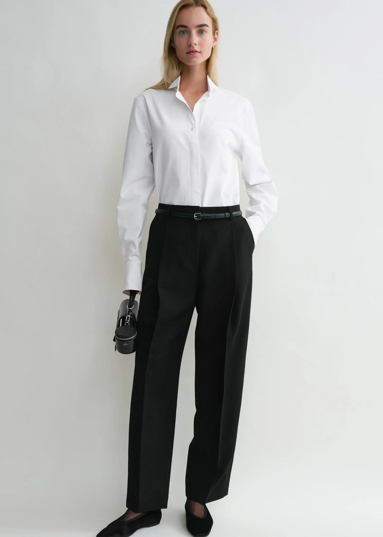 Pleated straight trousers black