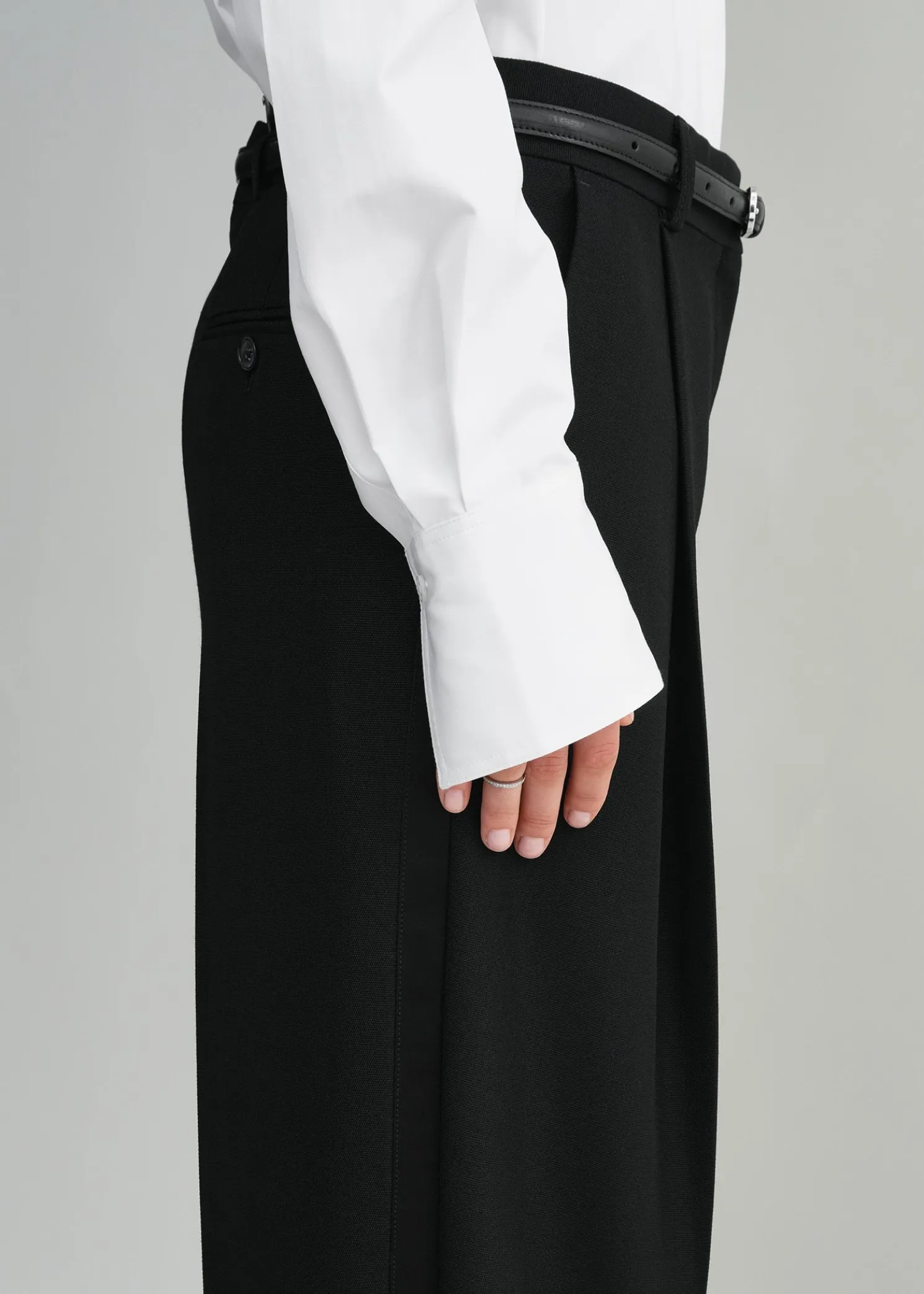 Pleated straight trousers black