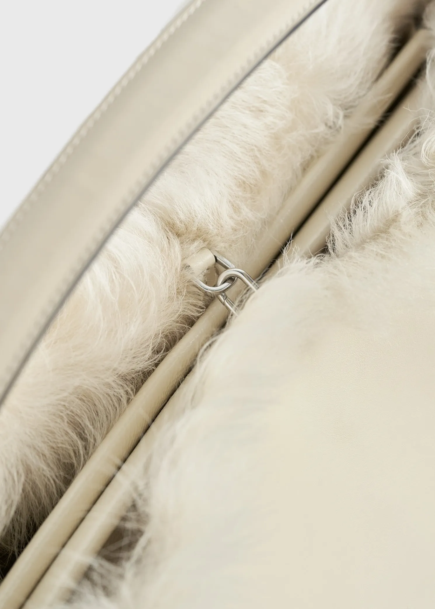 Shearling bag ecru