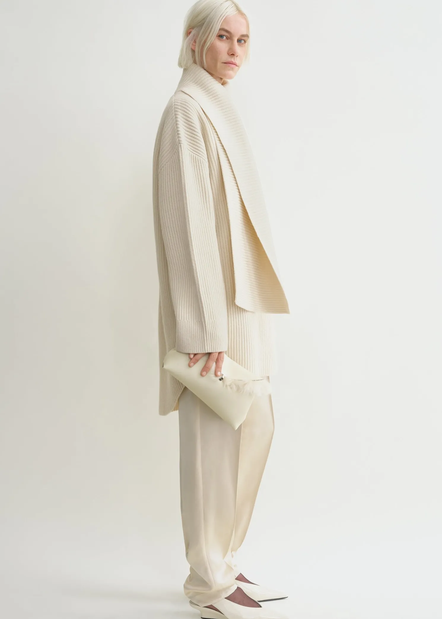 Shearling T-Lock clutch ecru