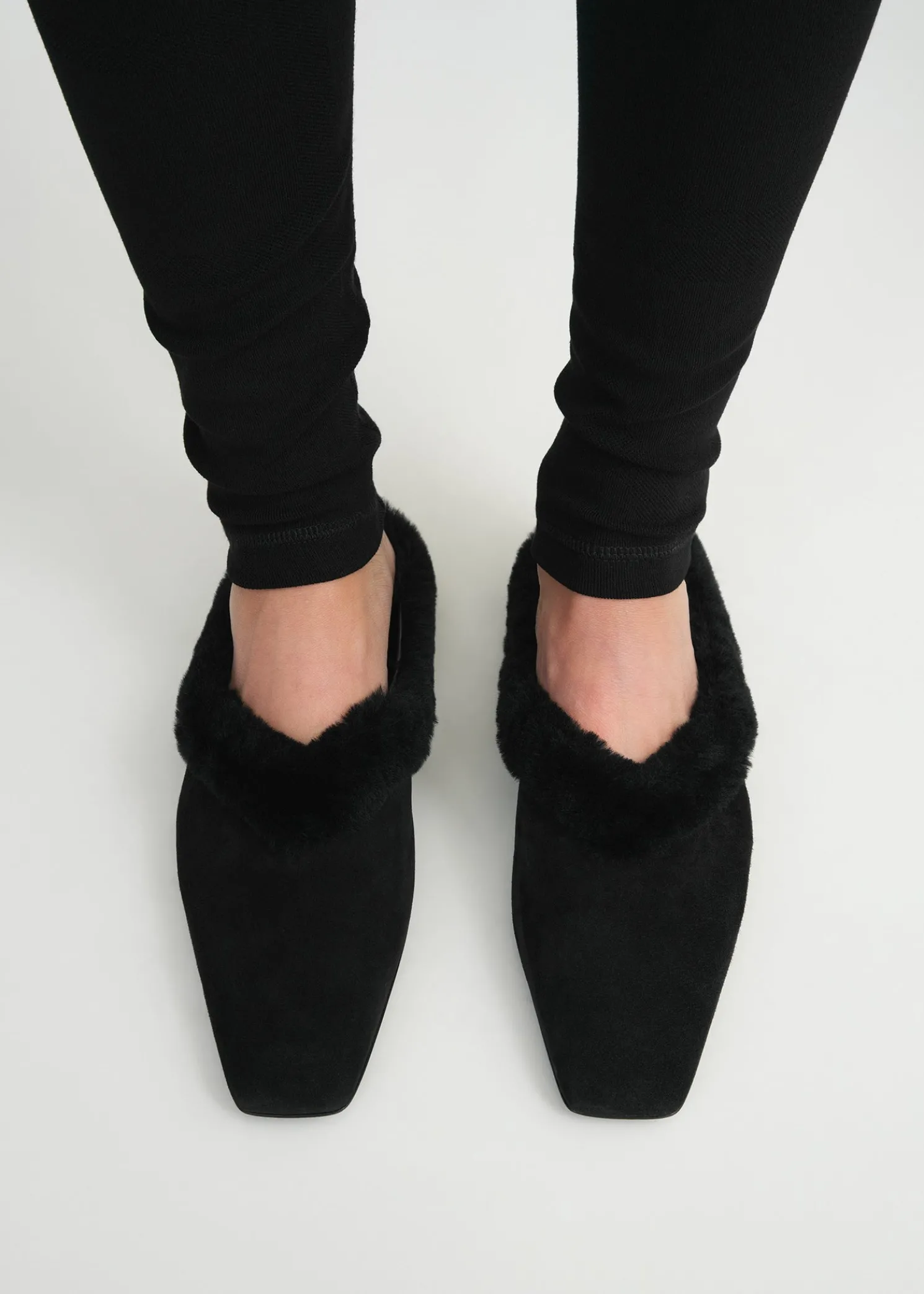 Shearling-edge slippers black