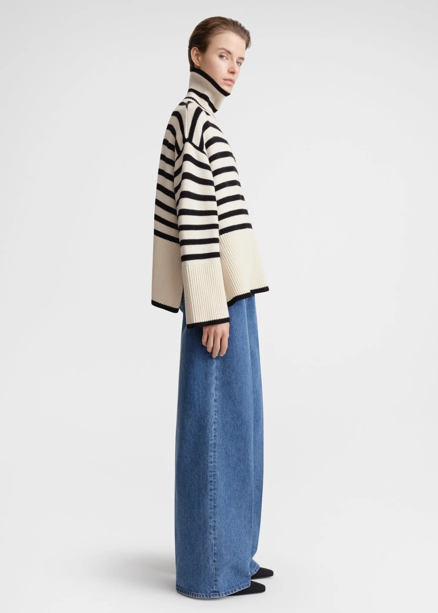 Signature stripe turtleneck light sand